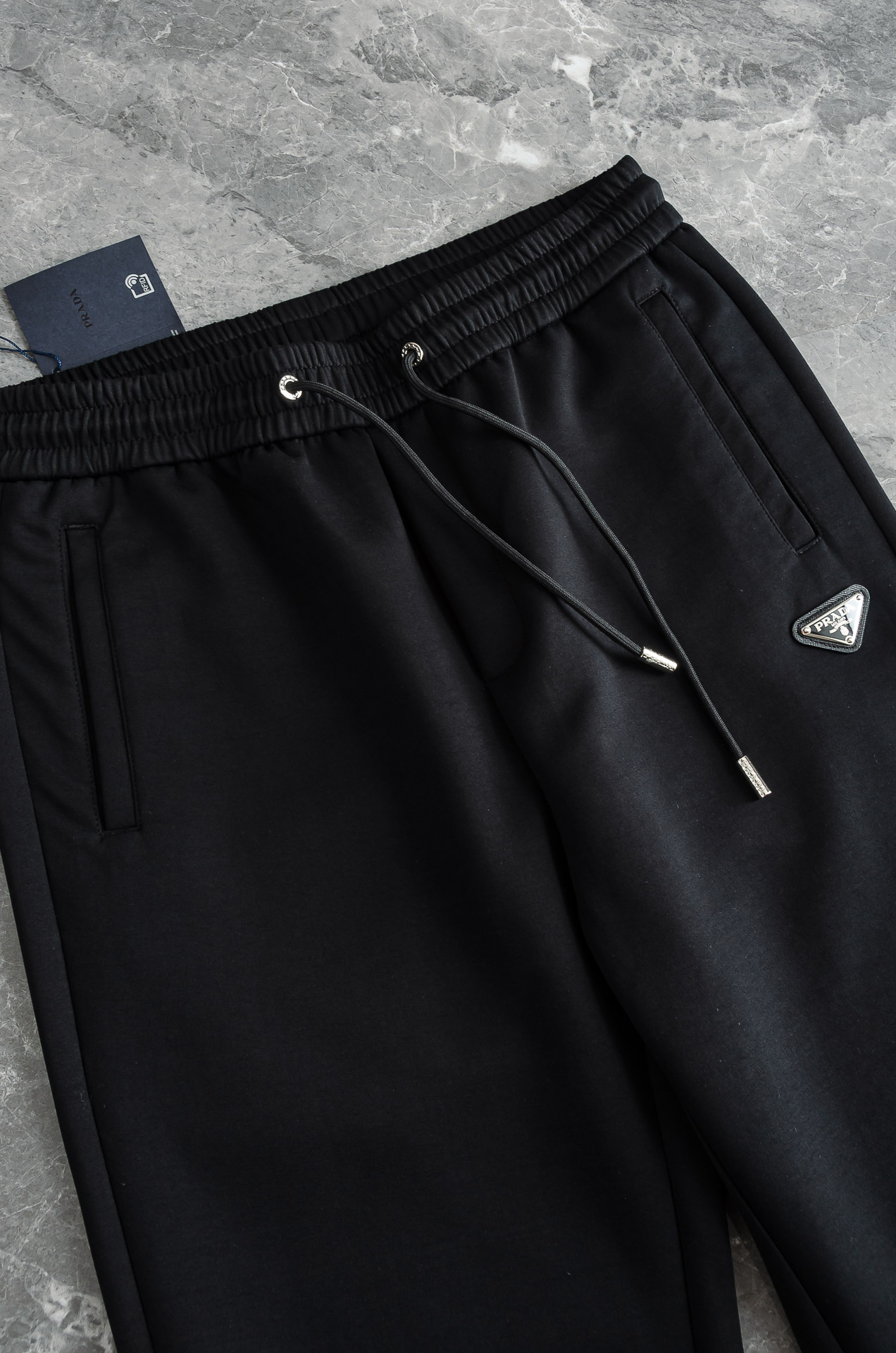 PRA*DA.普拉＊达26FW精梳棉混纺挺括有型自带筋骨感抗皱性极强四面弹力包容性好弹力松紧腰搭配抽绳设