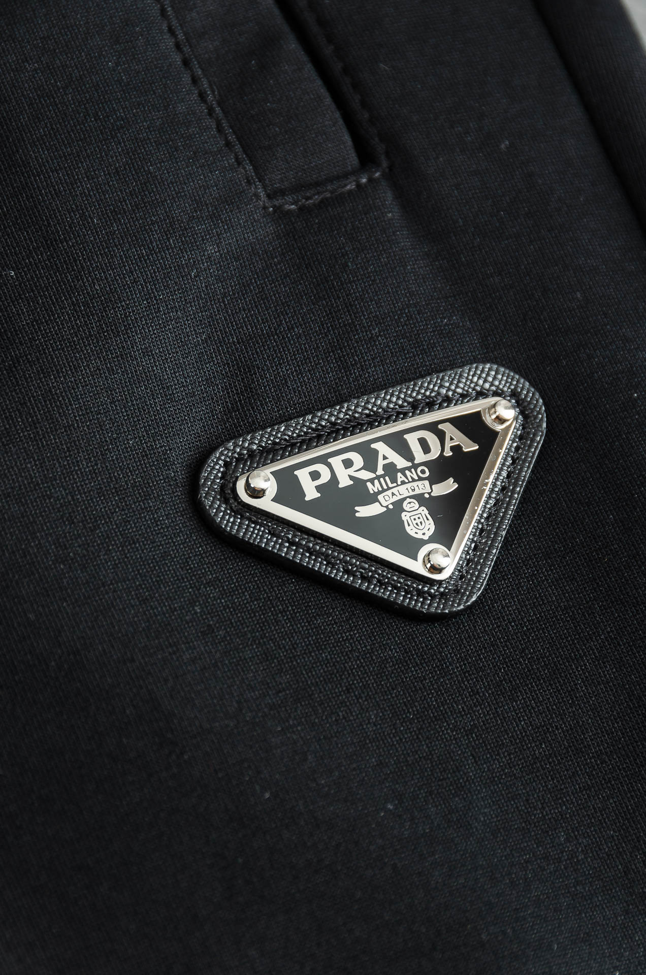 PRA*DA.普拉＊达26FW精梳棉混纺挺括有型自带筋骨感抗皱性极强四面弹力包容性好弹力松紧腰搭配抽绳设