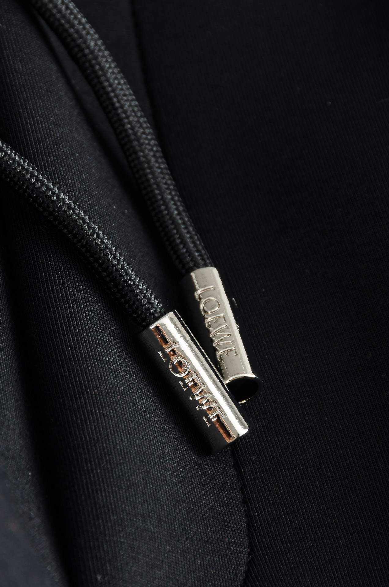 LOE*WE罗意＊威26FW精梳棉混纺挺括有型自带筋骨感抗皱性极强四面弹力包容性好弹力松紧腰搭配抽绳设计