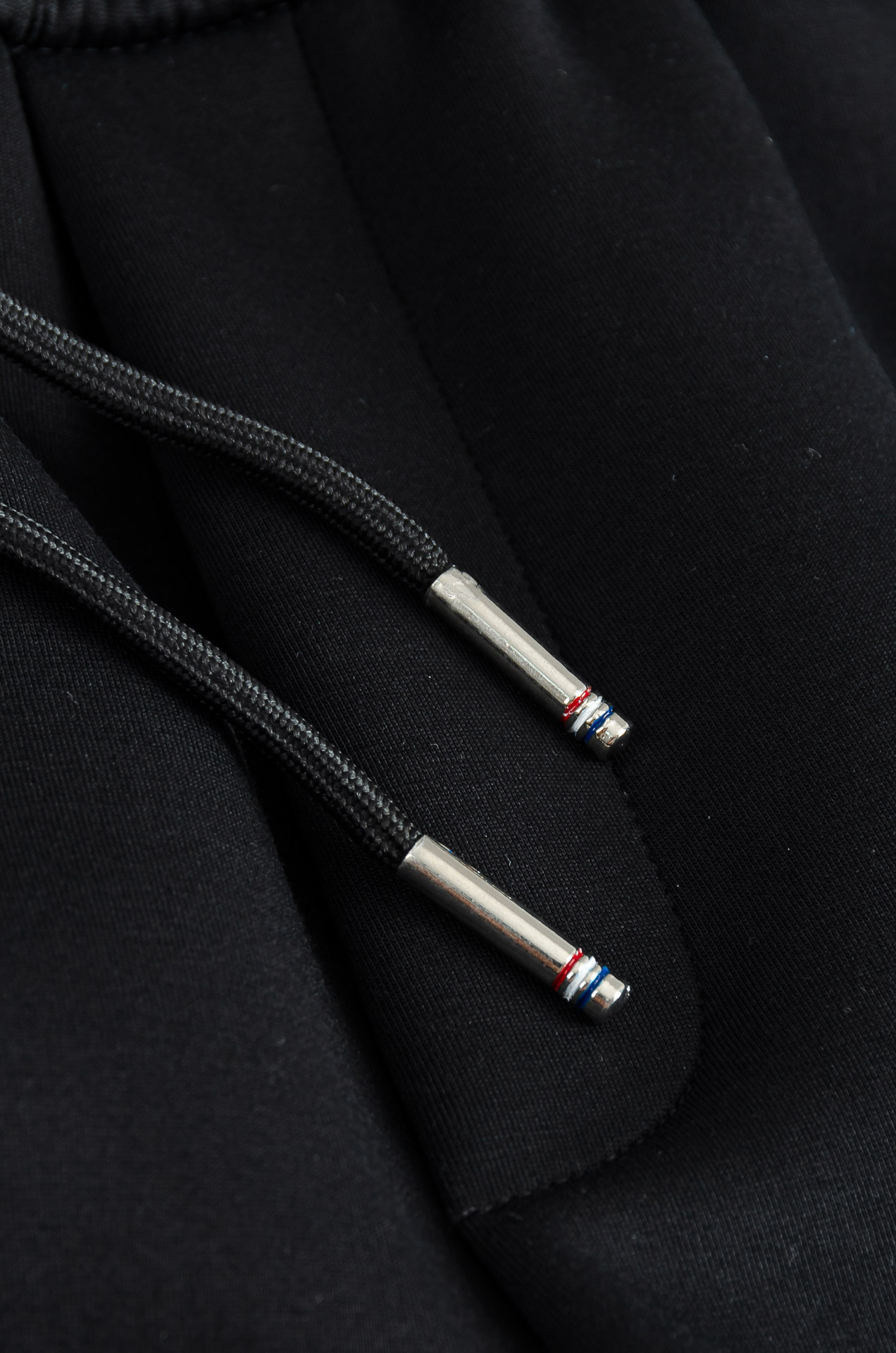 MONC*LER蒙/口26FW精梳棉混纺挺括有型自带筋骨感抗皱性极强四面弹力包容性好弹力松紧腰搭配抽绳设