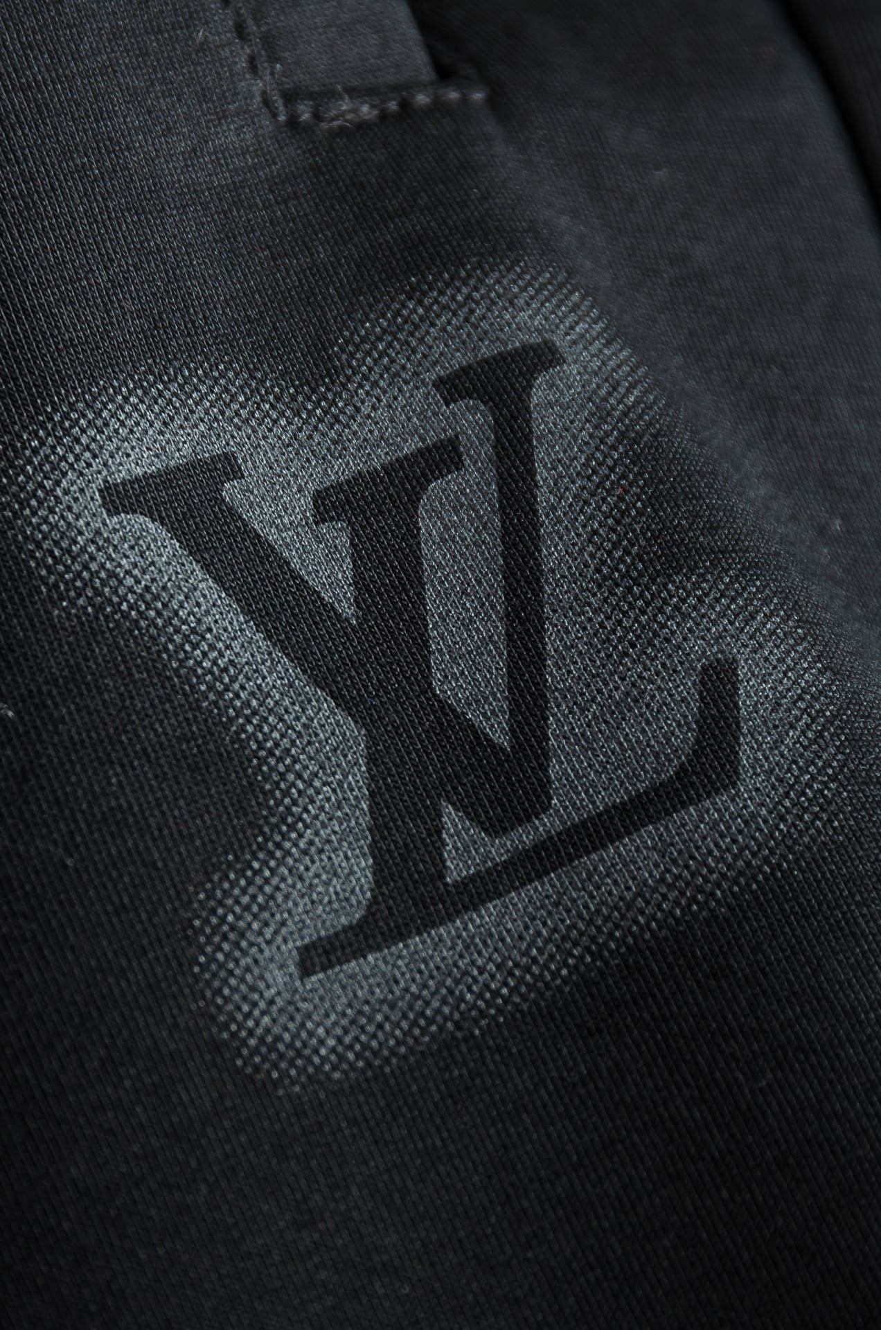 L/V 26FW精梳棉混纺挺括有型自带筋骨感抗皱性极强四面弹力包容性好弹力松紧腰搭配抽绳设计直筒立体裁剪