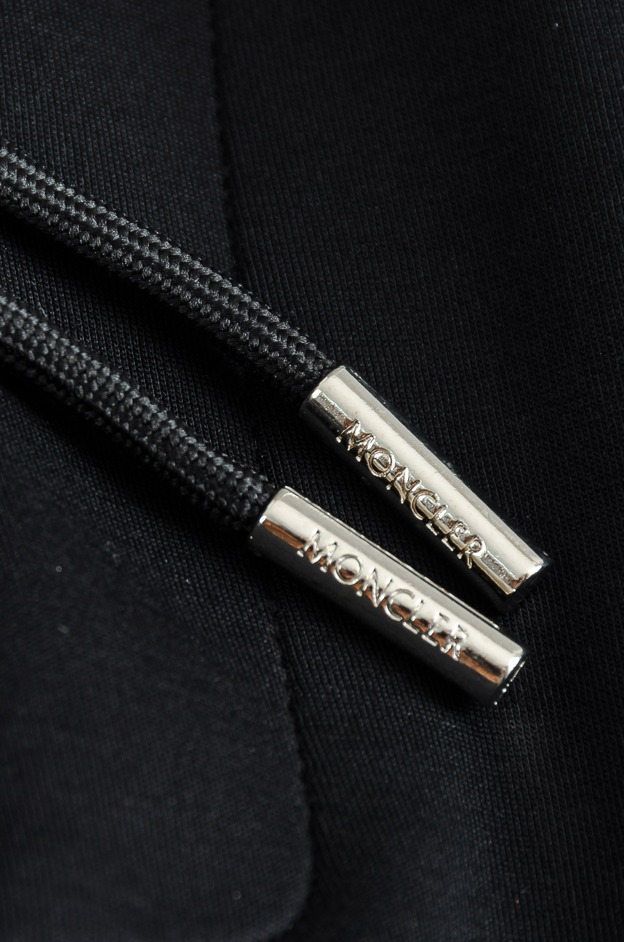 MONC*LER蒙/口26FW精梳棉混纺挺括有型自带筋骨感抗皱性极强四面弹力包容性好弹力松紧腰搭配抽绳设