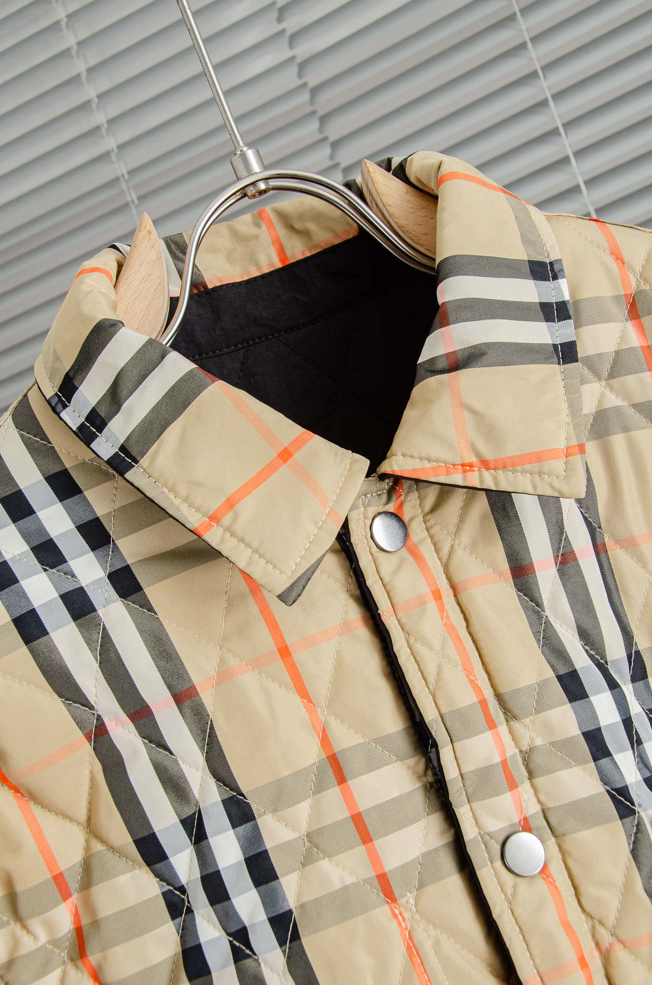 BBR 26FW秋冬新款经典英伦格+刺绣战马士徽标双面穿棉服外套#双面两穿款式，一面现代格纹，另一面为经