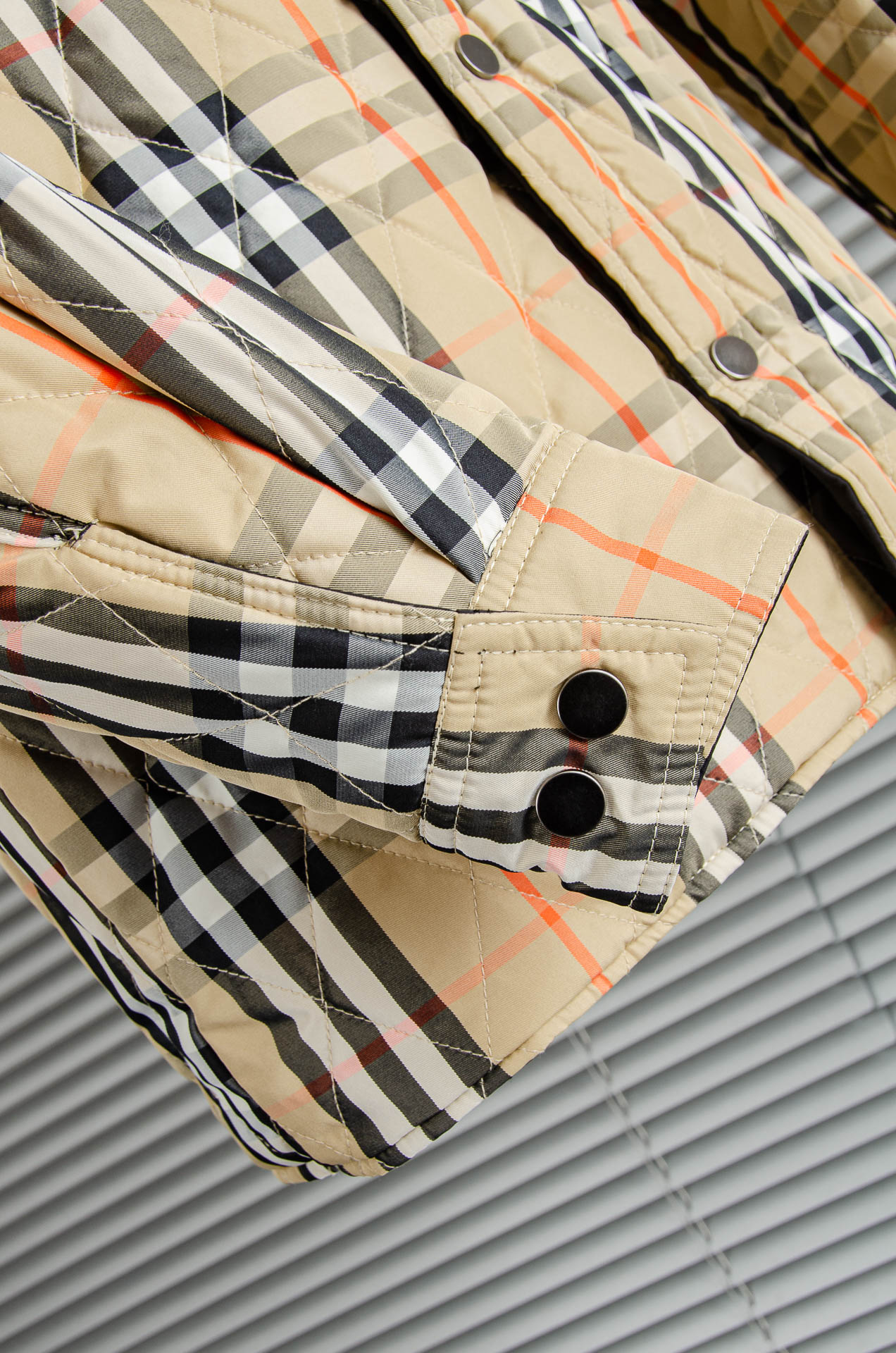 BBR 26FW秋冬新款经典英伦格+刺绣战马士徽标双面穿棉服外套#双面两穿款式，一面现代格纹，另一面为经