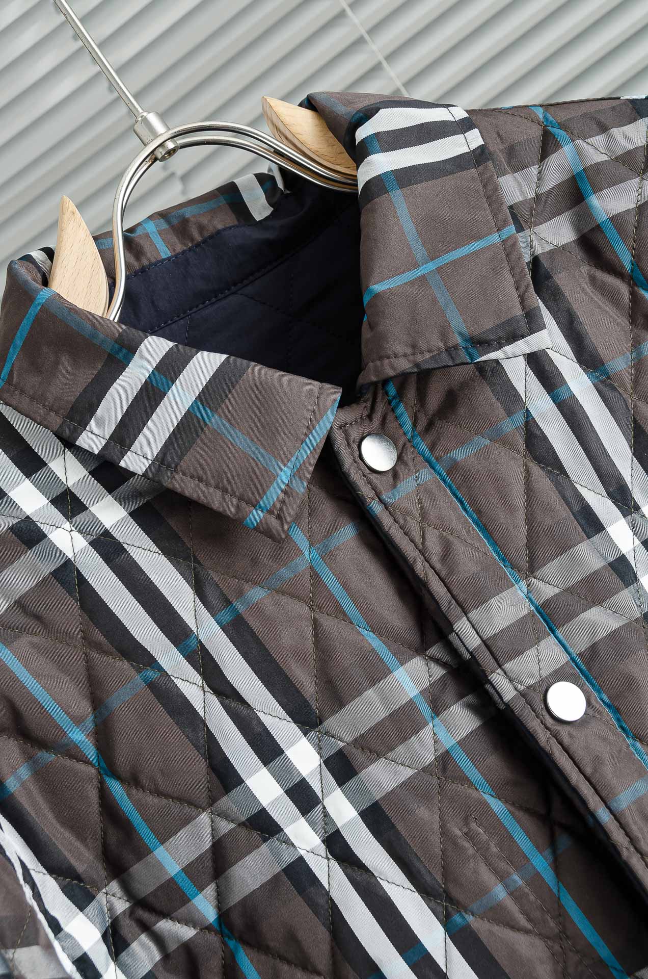 BBR 26FW秋冬新款经典英伦格+刺绣战马士徽标双面穿棉服外套#双面两穿款式，一面现代格纹，另一面为经