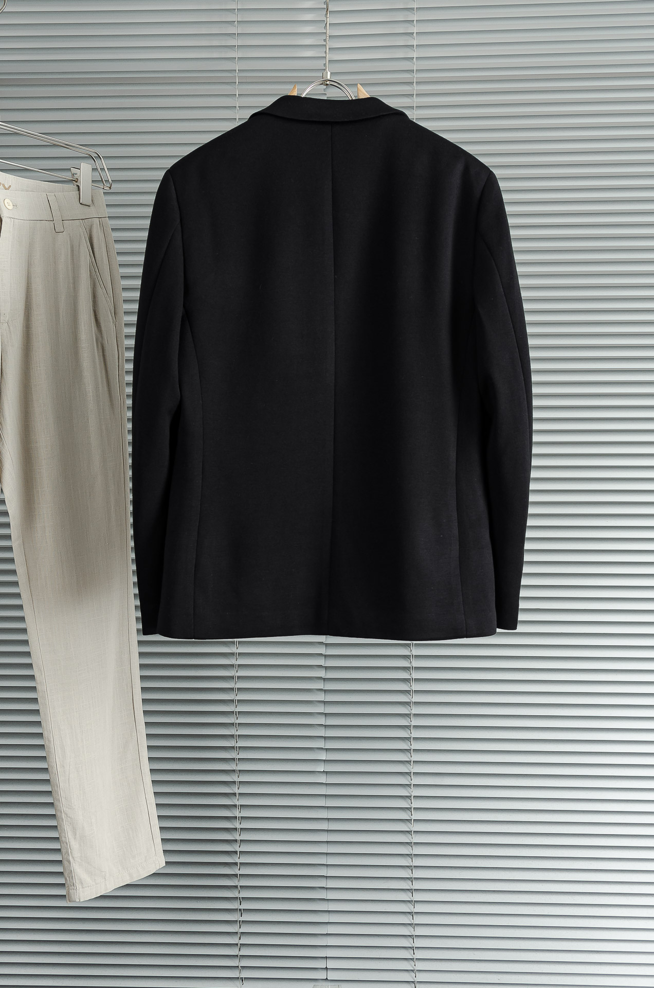 Pra＊da普拉＊达2026FW羊毛混纺胸标点缀男士商务休闲西服#舒适有弹力，区别于普通的西装面料，这个