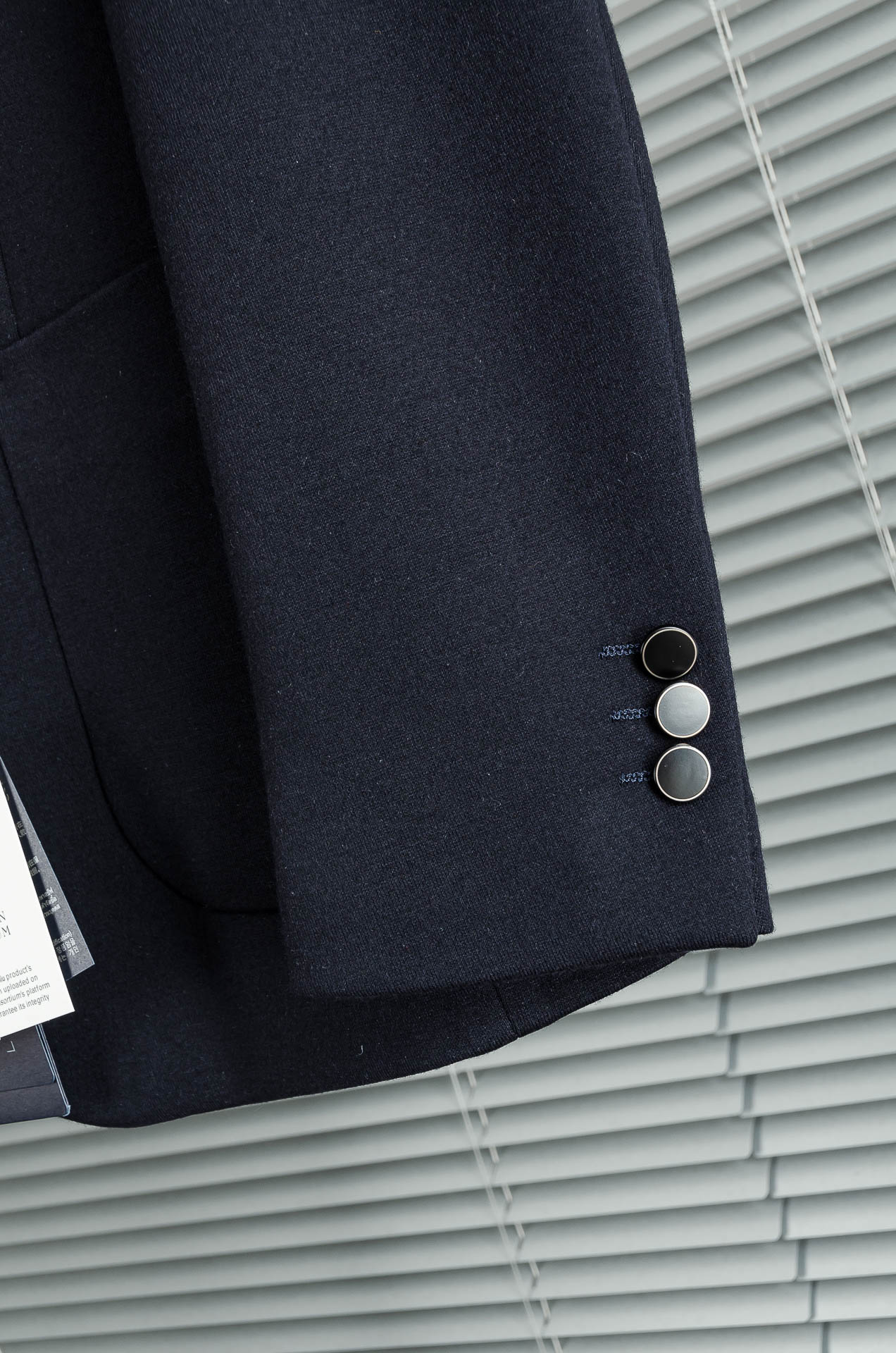 Pra＊da普拉＊达2026FW羊毛混纺胸标点缀男士商务休闲西服#舒适有弹力，区别于普通的西装面料，这个