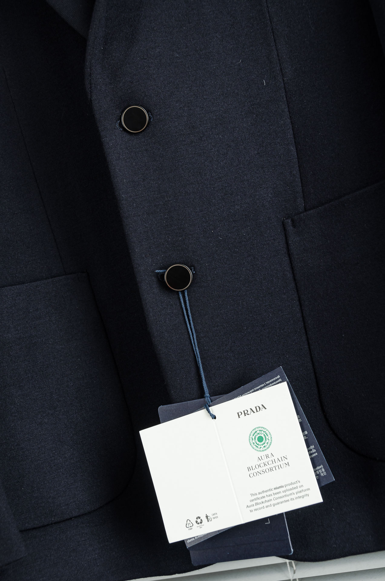 Pra＊da普拉＊达2026FW羊毛混纺胸标点缀男士商务休闲西服#舒适有弹力，区别于普通的西装面料，这个
