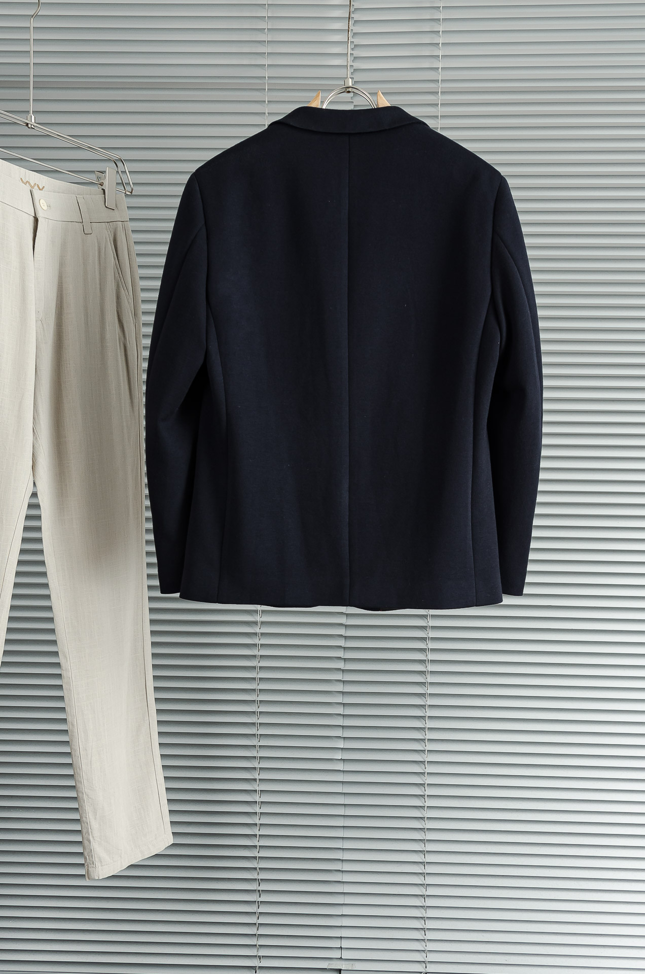 Pra＊da普拉＊达2026FW羊毛混纺胸标点缀男士商务休闲西服#舒适有弹力，区别于普通的西装面料，这个