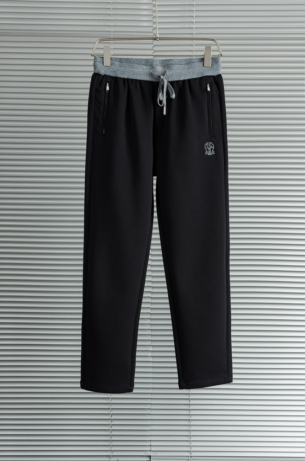 BC 26FW精梳棉混纺挺括有型自带筋骨感抗皱性极强四面弹力包容性好弹力松紧腰搭配抽绳设计直筒立体裁剪上