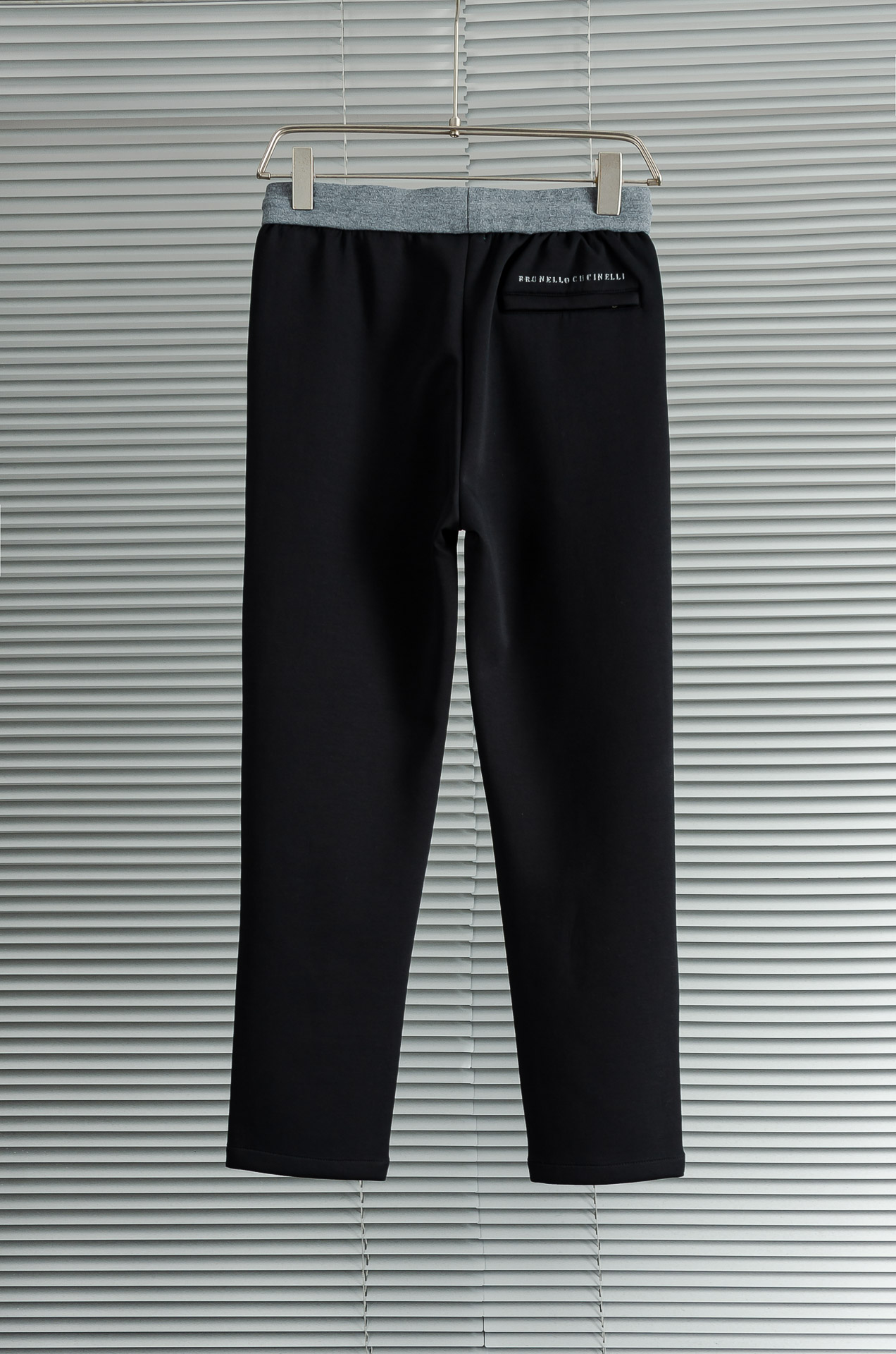 BC 26FW精梳棉混纺挺括有型自带筋骨感抗皱性极强四面弹力包容性好弹力松紧腰搭配抽绳设计直筒立体裁剪上