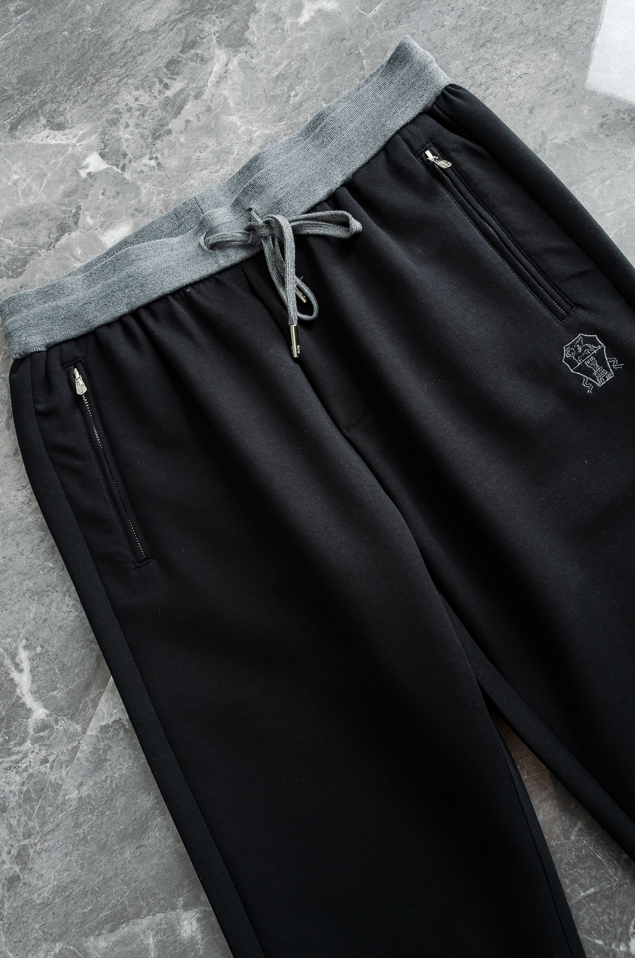 BC 26FW精梳棉混纺挺括有型自带筋骨感抗皱性极强四面弹力包容性好弹力松紧腰搭配抽绳设计直筒立体裁剪上