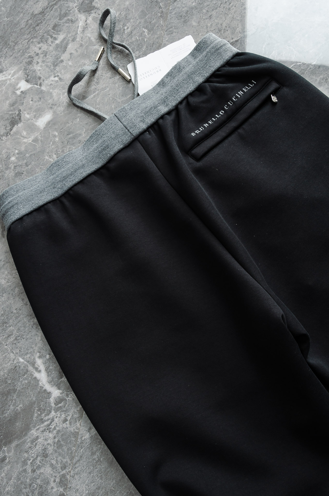 BC 26FW精梳棉混纺挺括有型自带筋骨感抗皱性极强四面弹力包容性好弹力松紧腰搭配抽绳设计直筒立体裁剪上