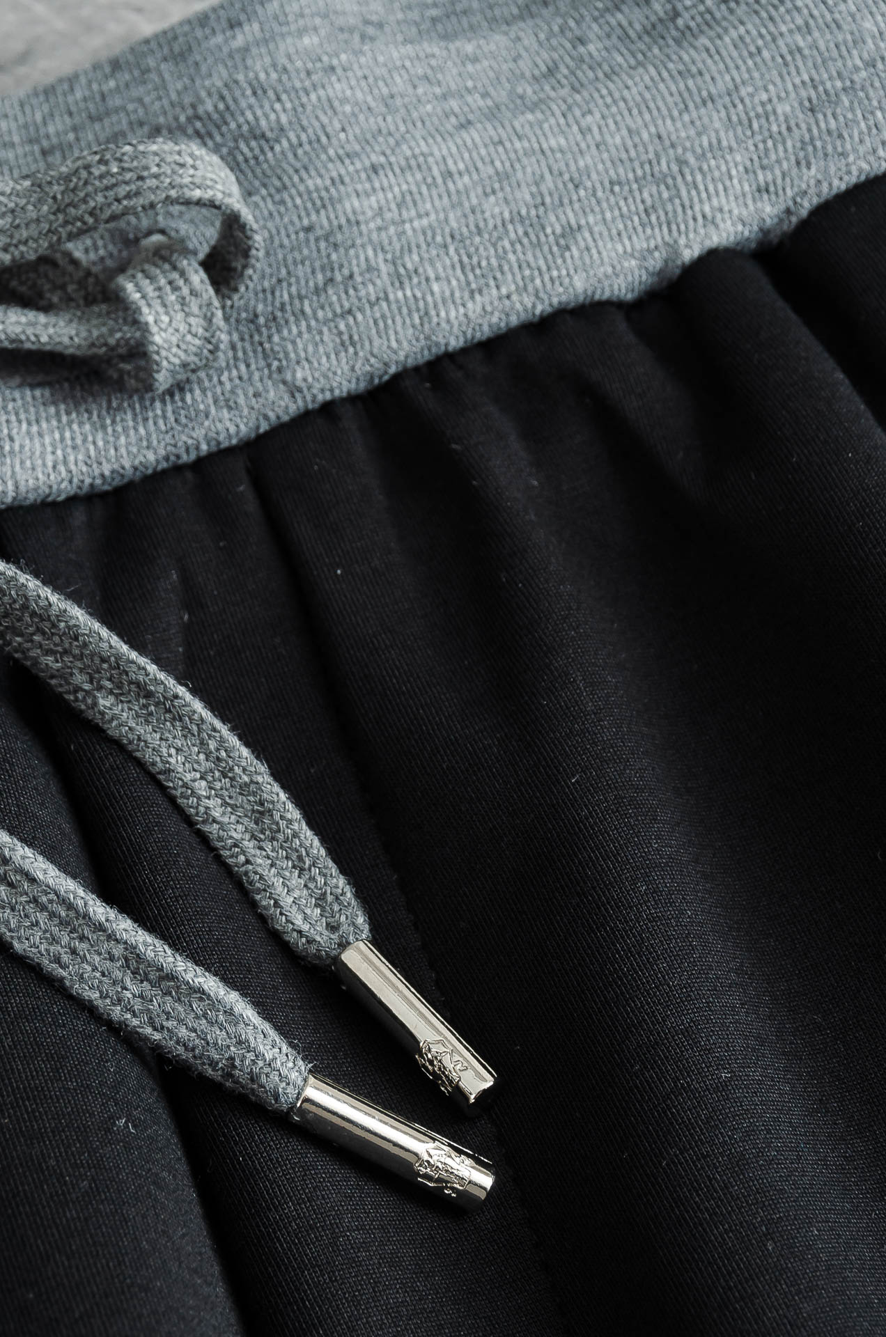 BC 26FW精梳棉混纺挺括有型自带筋骨感抗皱性极强四面弹力包容性好弹力松紧腰搭配抽绳设计直筒立体裁剪上