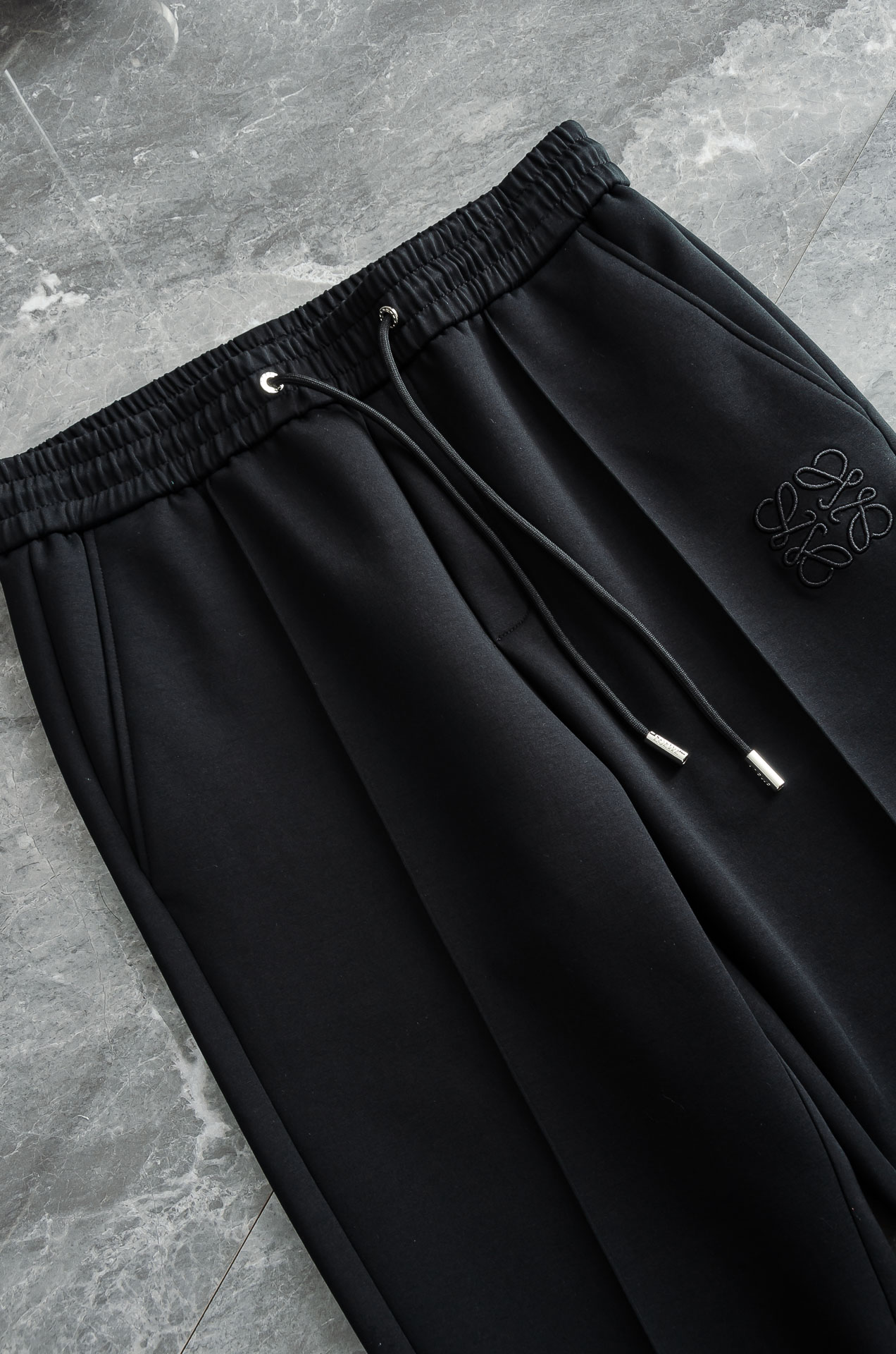 LOE＊WE罗意＊威 26FW精梳棉混纺挺括有型自带筋骨感抗皱性极强四面弹力包容性好弹力松紧腰搭配抽绳设