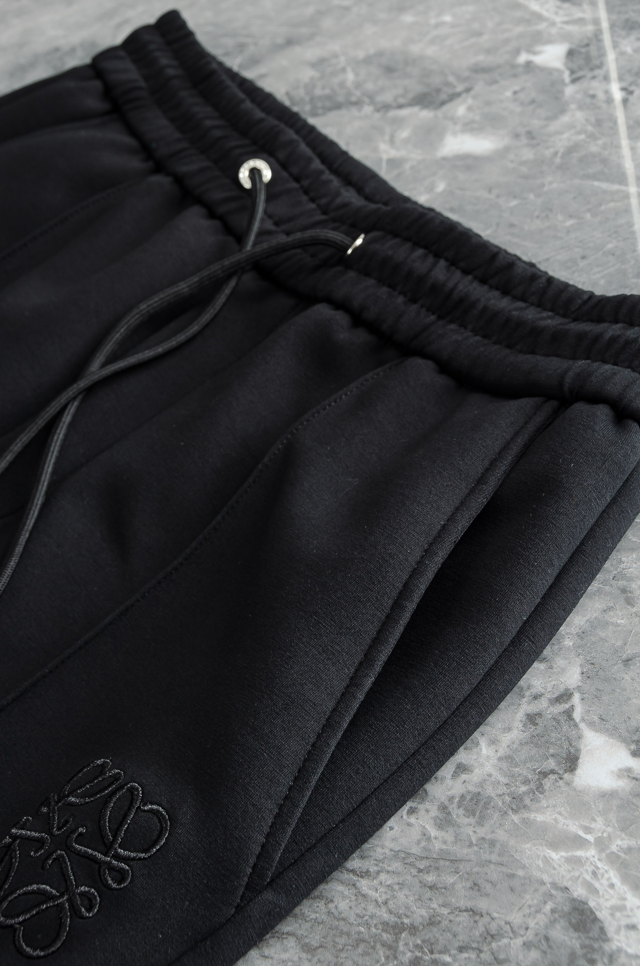 LOE＊WE罗意＊威 26FW精梳棉混纺挺括有型自带筋骨感抗皱性极强四面弹力包容性好弹力松紧腰搭配抽绳设