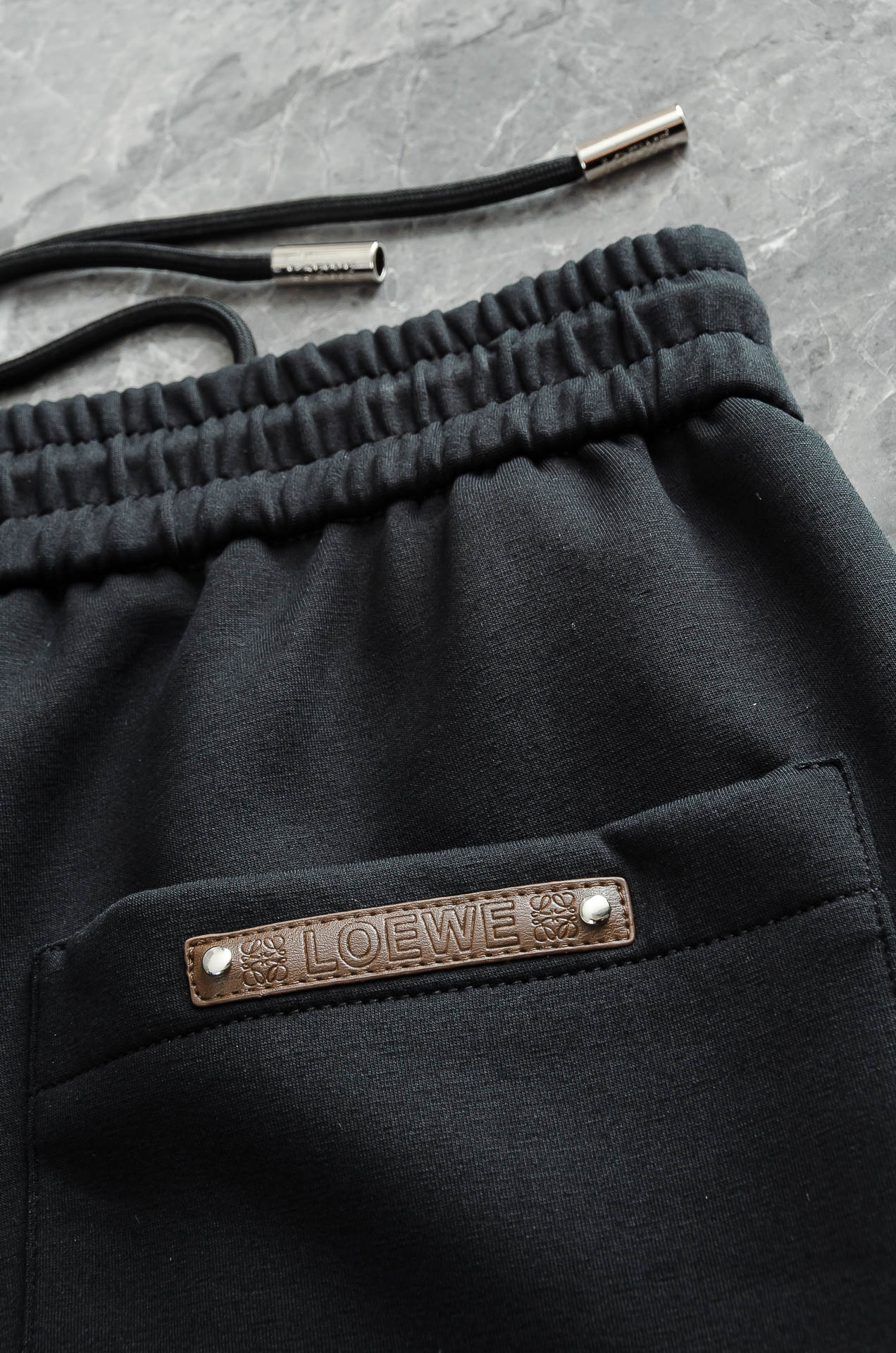 LOE＊WE罗意＊威 26FW精梳棉混纺挺括有型自带筋骨感抗皱性极强四面弹力包容性好弹力松紧腰搭配抽绳设