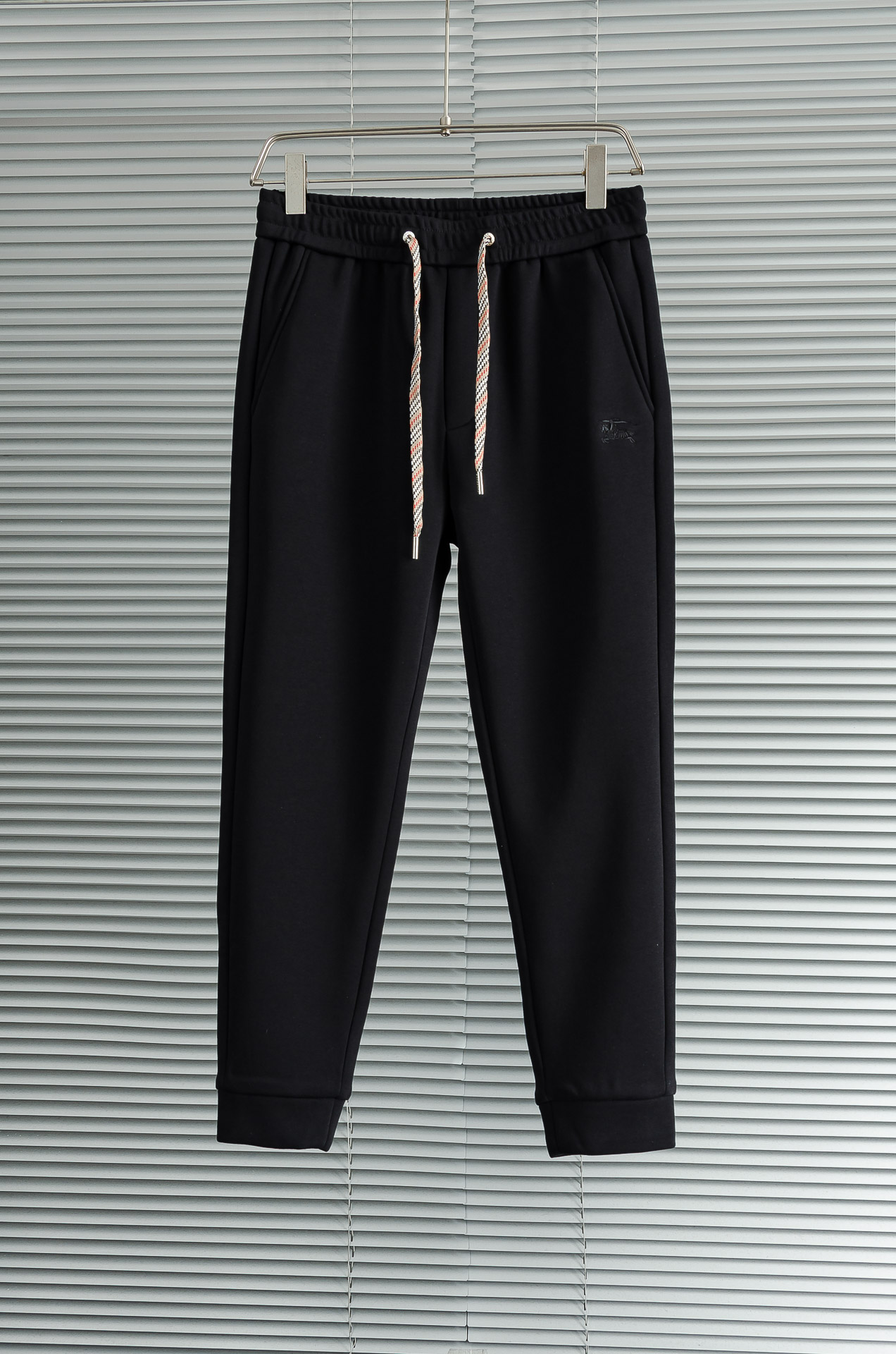 Burbe＊rry巴宝＊莉2026FW秋冬新款加绒休闲卫裤# 舒柔加绒加厚面料，一件都能抵御严寒雨雪的侵