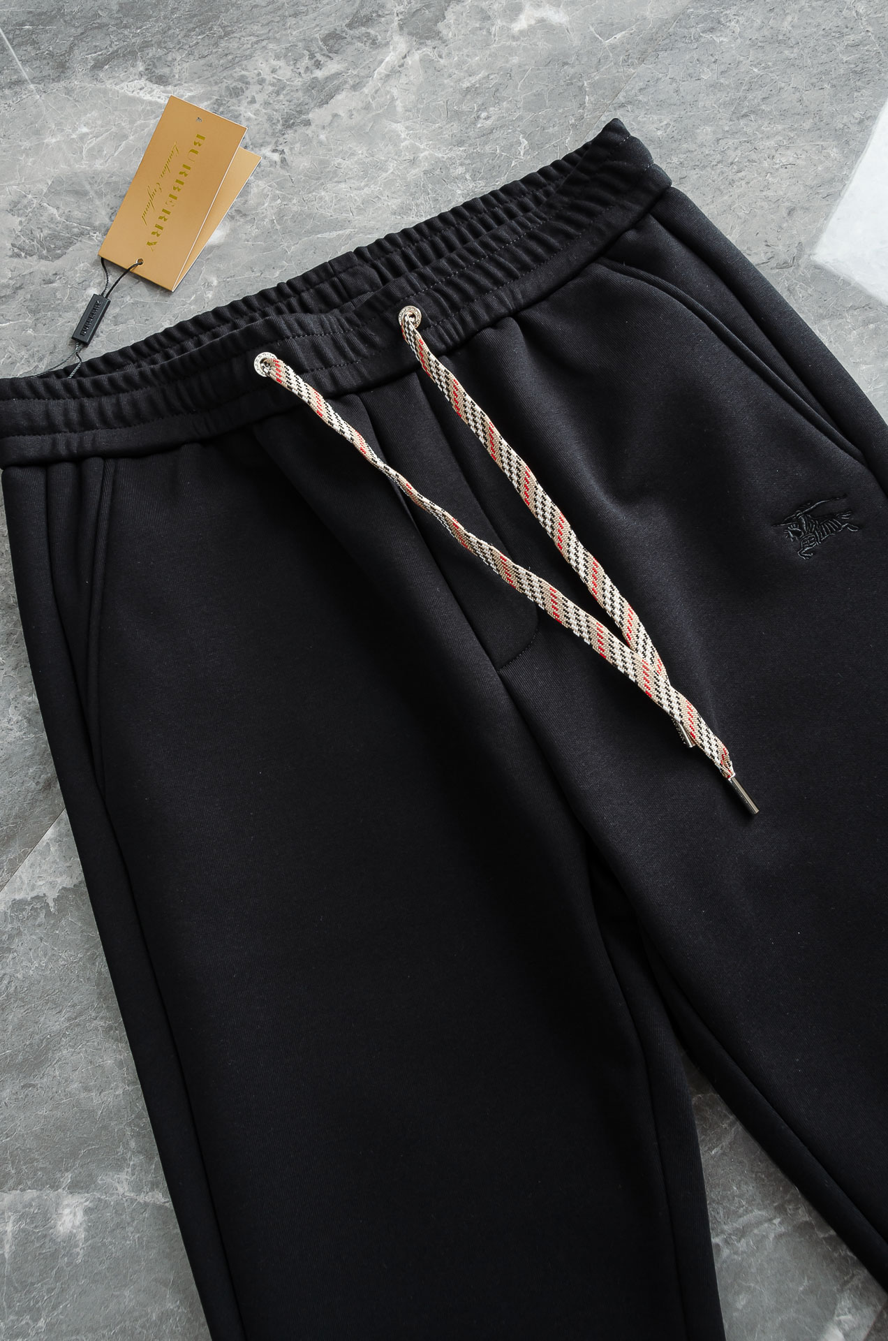 Burbe＊rry巴宝＊莉2026FW秋冬新款加绒休闲卫裤# 舒柔加绒加厚面料，一件都能抵御严寒雨雪的侵