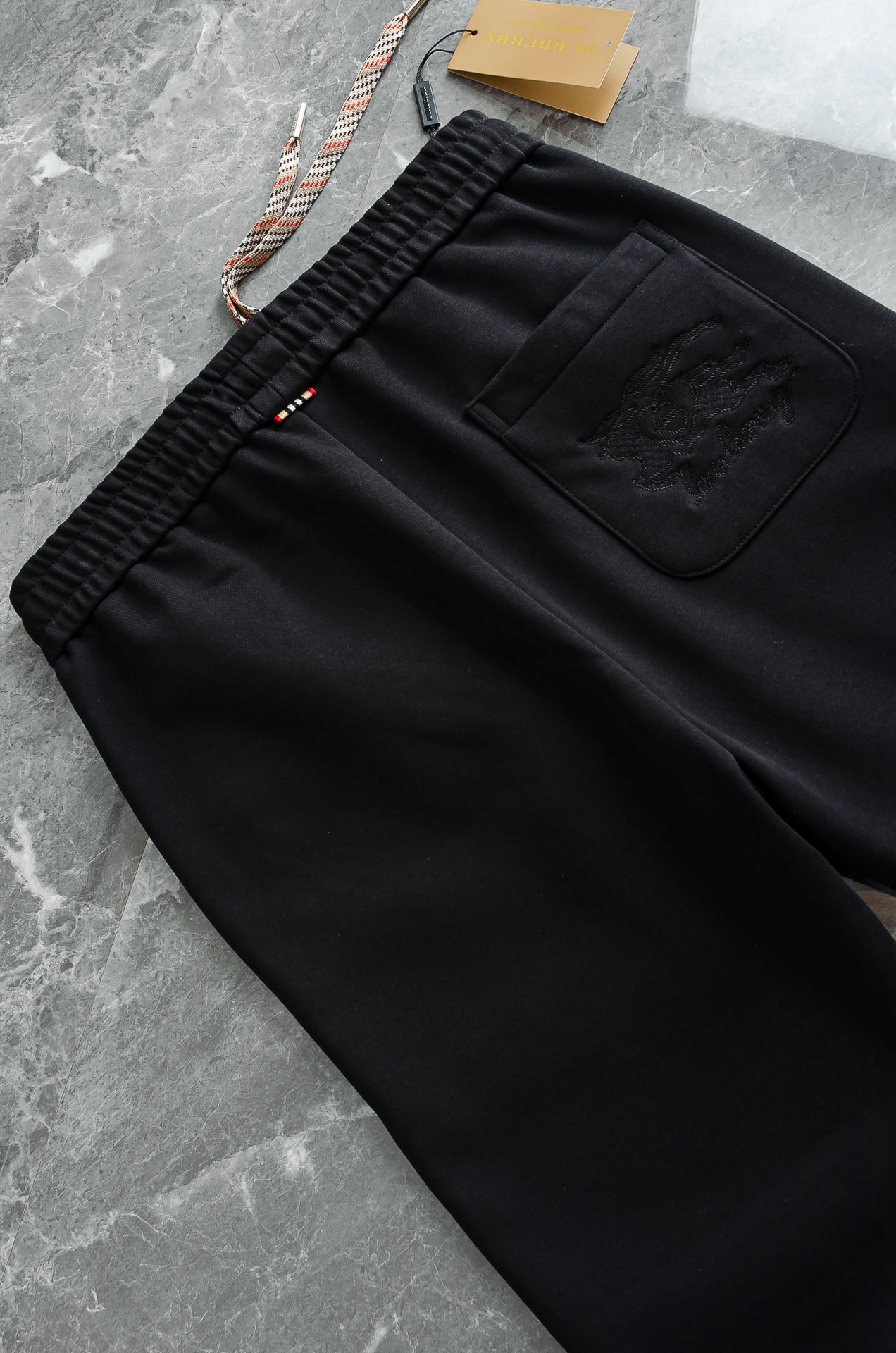 Burbe＊rry巴宝＊莉2026FW秋冬新款加绒休闲卫裤# 舒柔加绒加厚面料，一件都能抵御严寒雨雪的侵