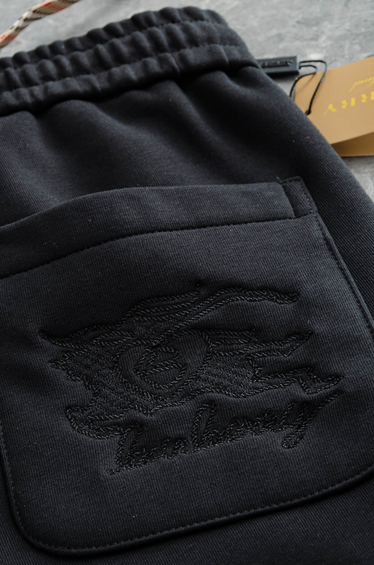 Burbe＊rry巴宝＊莉2026FW秋冬新款加绒休闲卫裤# 舒柔加绒加厚面料，一件都能抵御严寒雨雪的侵