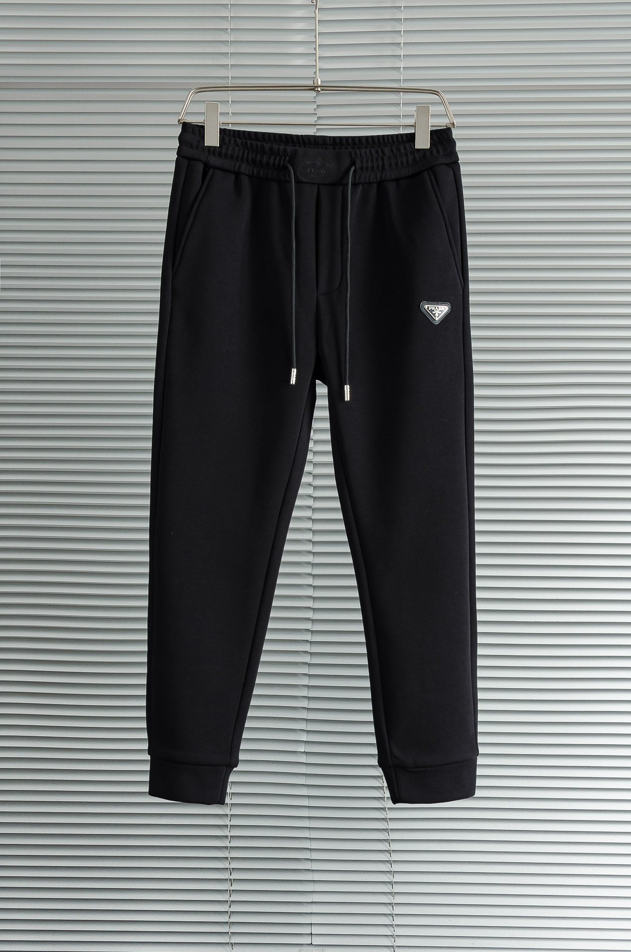 PR*ADA普拉＊达2026FW秋冬新款加绒休闲卫裤# 舒柔加绒加厚面料，一件都能抵御严寒雨雪的侵袭。秋