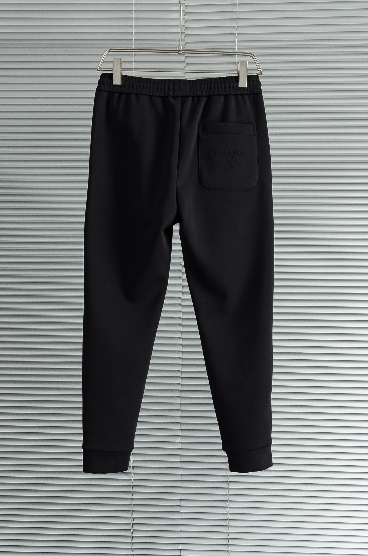 PR*ADA普拉＊达2026FW秋冬新款加绒休闲卫裤# 舒柔加绒加厚面料，一件都能抵御严寒雨雪的侵袭。秋