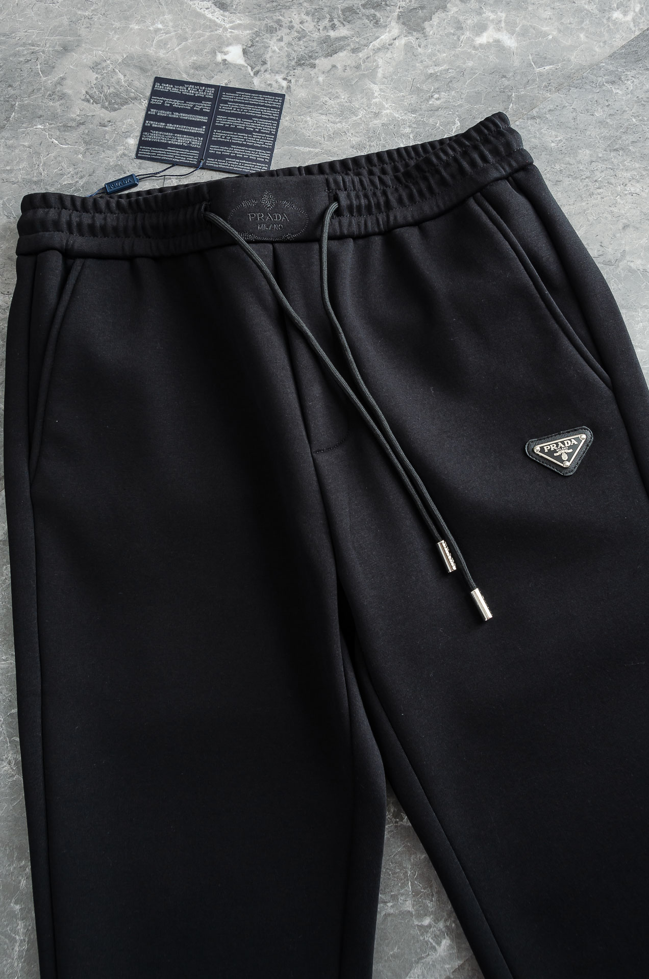 PR*ADA普拉＊达2026FW秋冬新款加绒休闲卫裤# 舒柔加绒加厚面料，一件都能抵御严寒雨雪的侵袭。秋