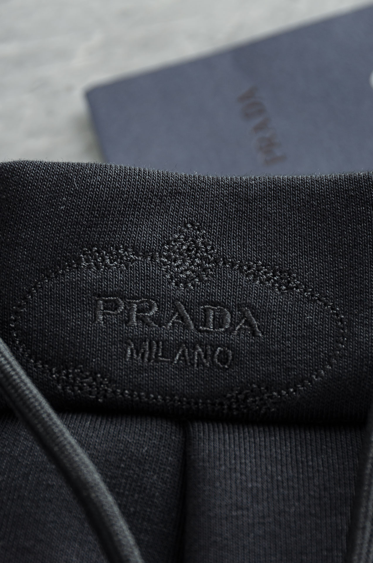 PR*ADA普拉＊达2026FW秋冬新款加绒休闲卫裤# 舒柔加绒加厚面料，一件都能抵御严寒雨雪的侵袭。秋