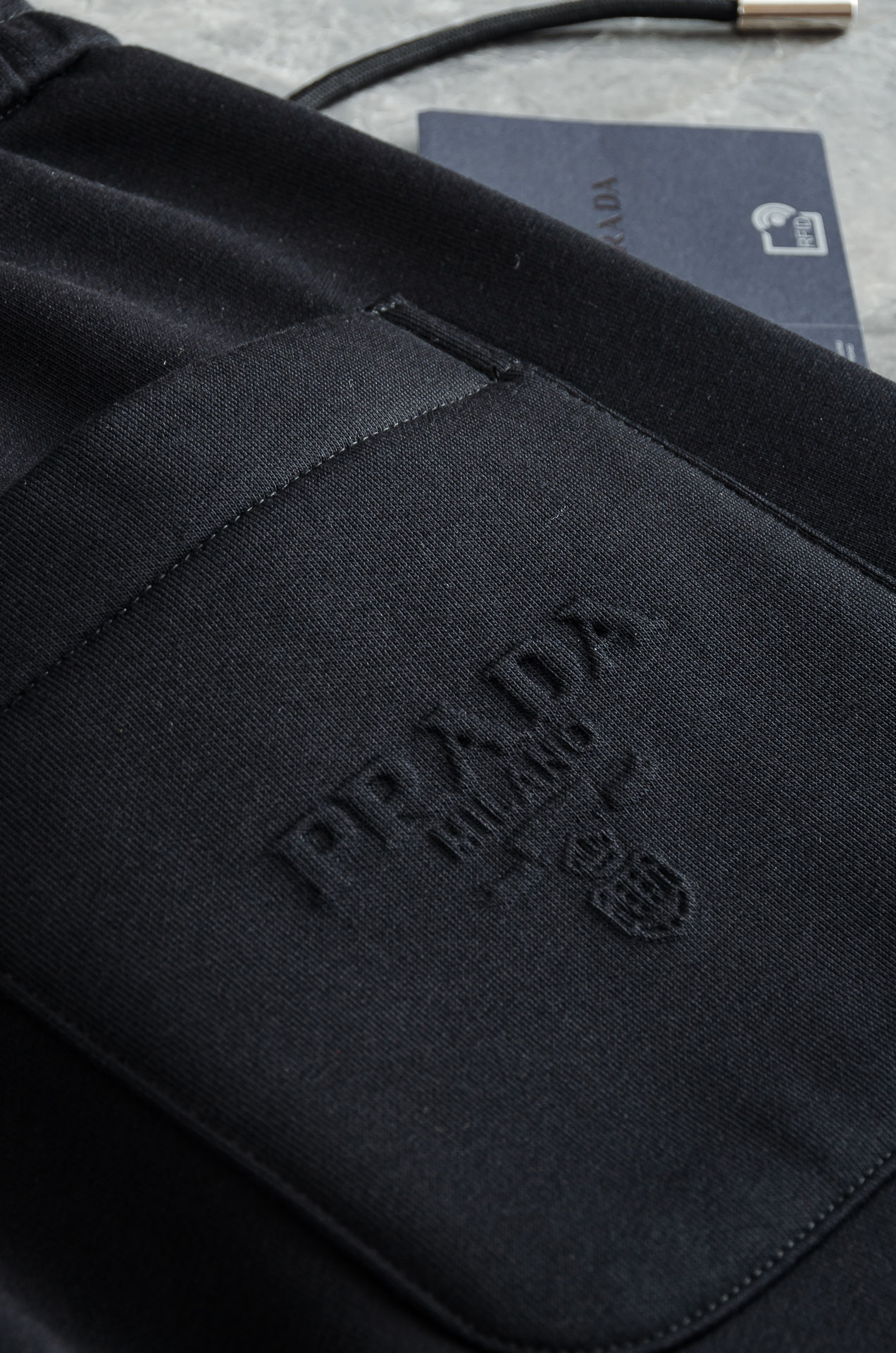 PR*ADA普拉＊达2026FW秋冬新款加绒休闲卫裤# 舒柔加绒加厚面料，一件都能抵御严寒雨雪的侵袭。秋