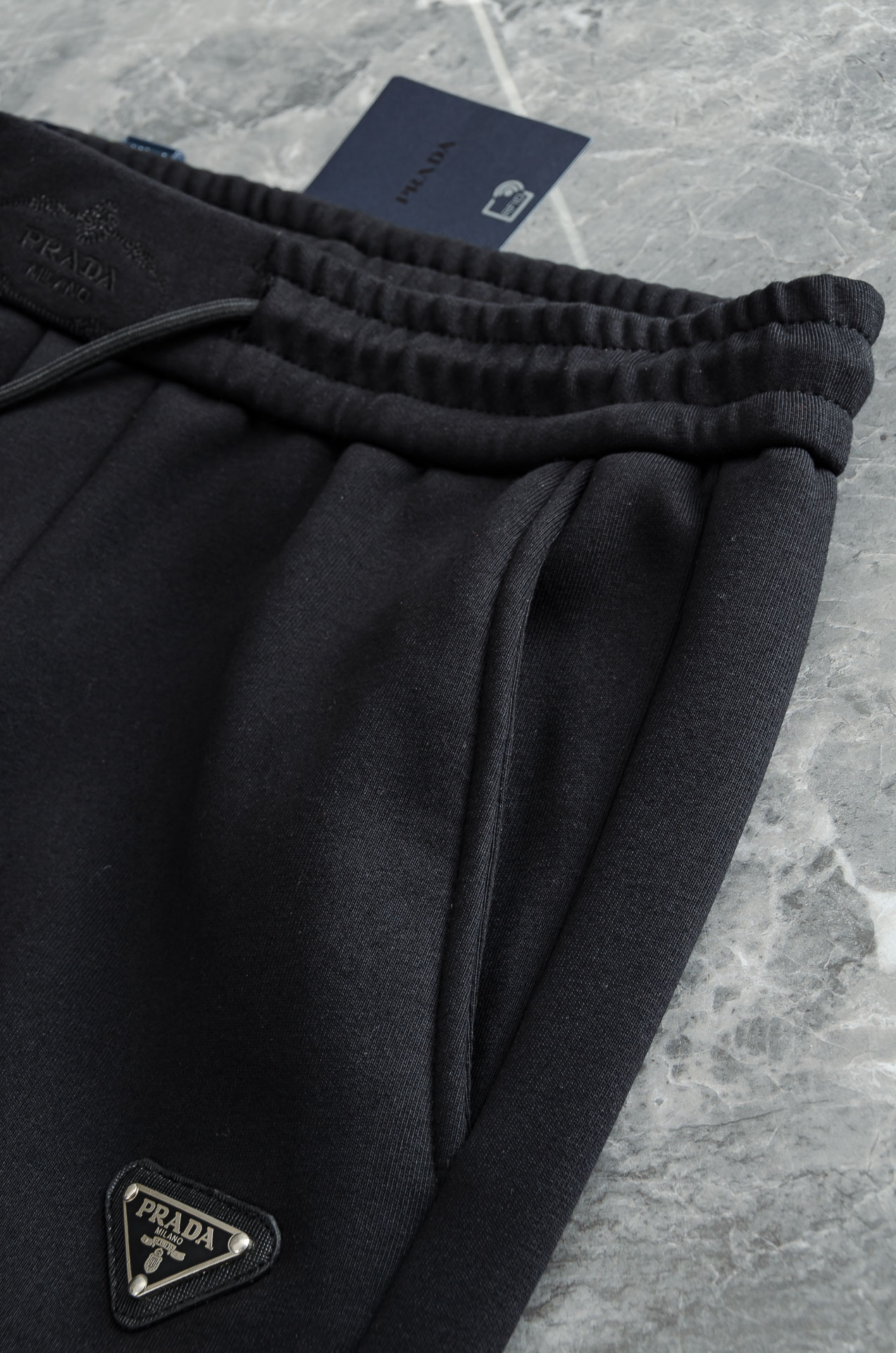 PR*ADA普拉＊达2026FW秋冬新款加绒休闲卫裤# 舒柔加绒加厚面料，一件都能抵御严寒雨雪的侵袭。秋