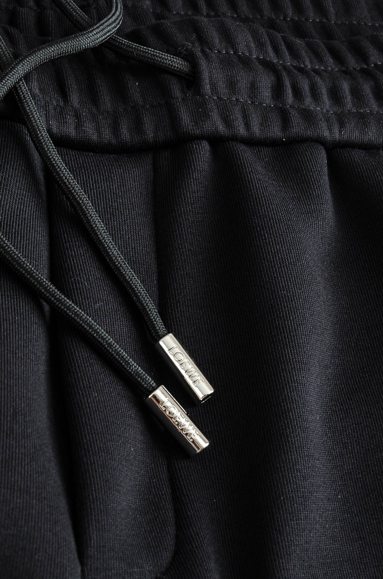 L*OEWE罗意威 2026FW秋冬新款加绒休闲卫裤# 舒柔加绒加厚面料，一件都能抵御严寒雨雪的侵袭。秋