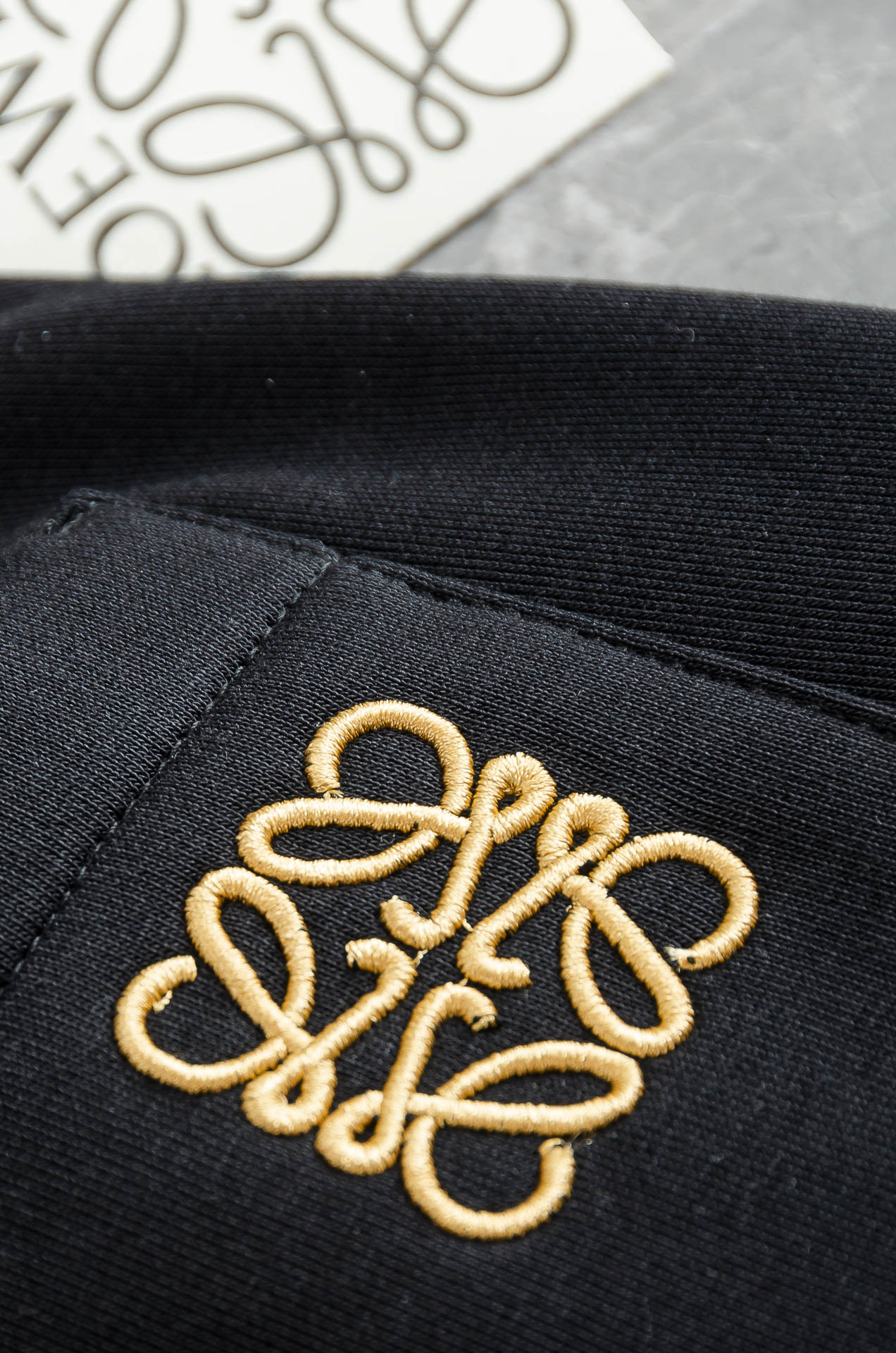 L*OEWE罗意威 2026FW秋冬新款加绒休闲卫裤# 舒柔加绒加厚面料，一件都能抵御严寒雨雪的侵袭。秋