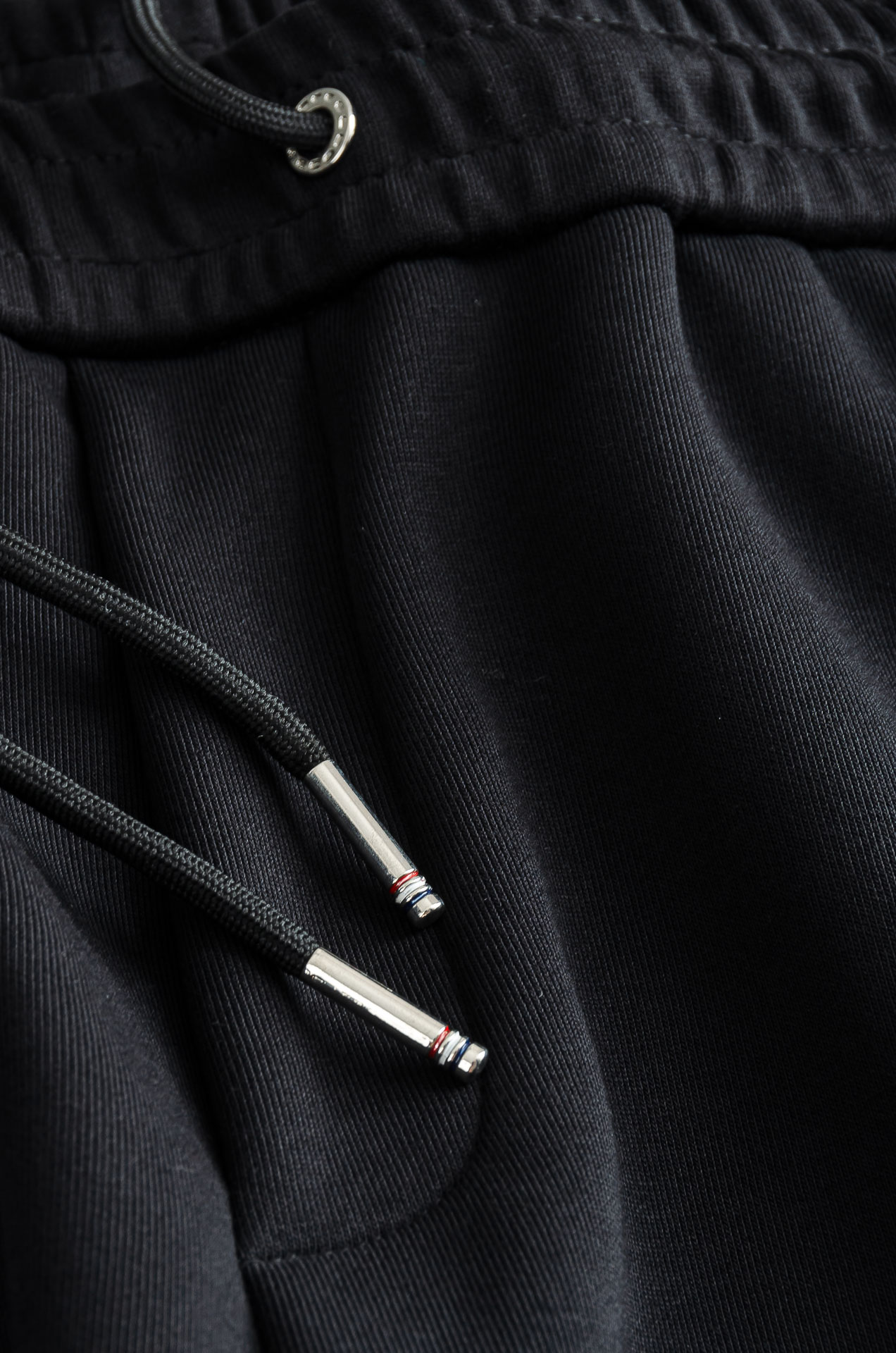 MONC*LER蒙口2026FW秋冬新款加绒休闲卫裤# 舒柔加绒加厚面料，一件都能抵御严寒雨雪的侵袭。秋