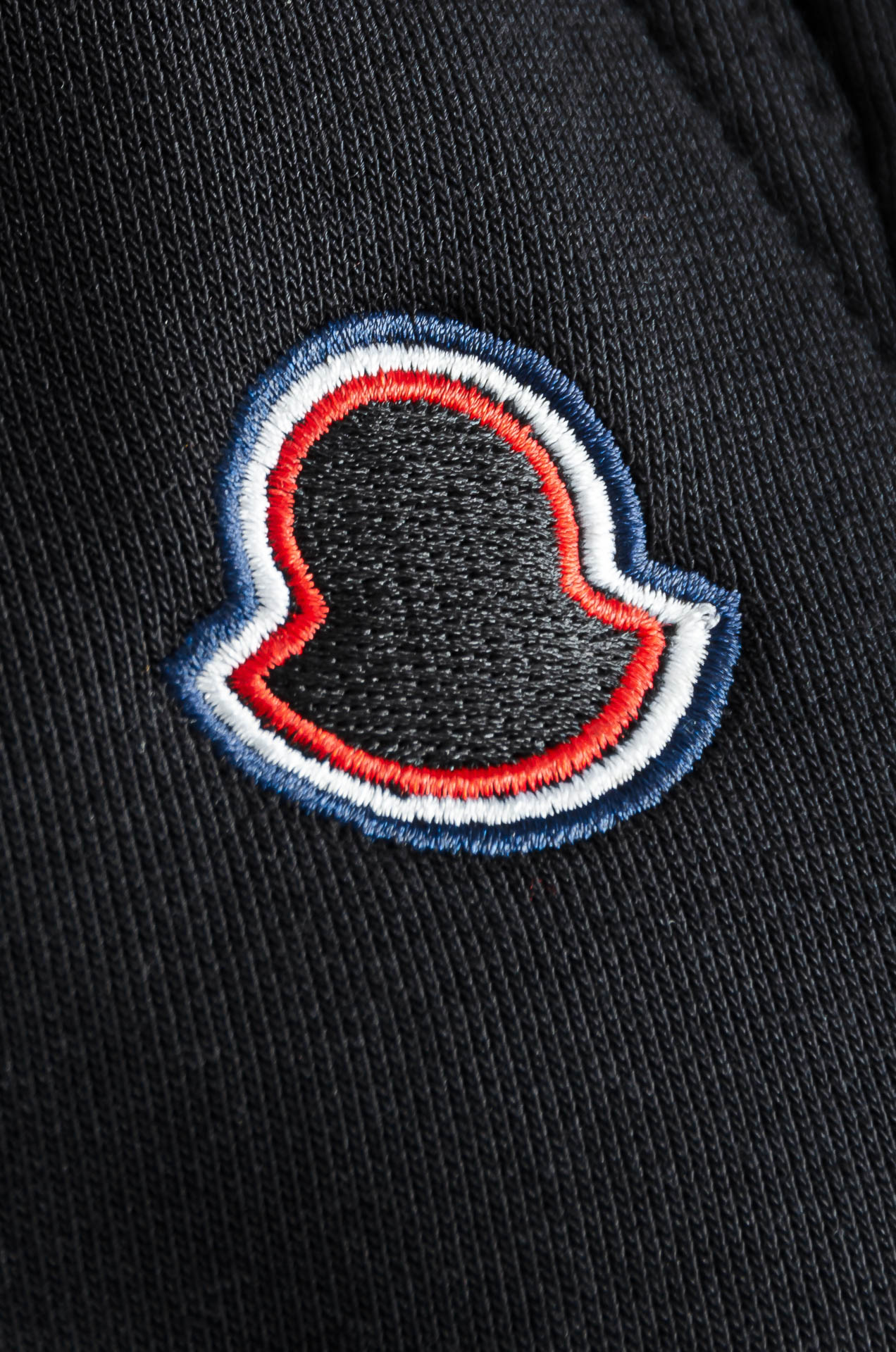 MONC*LER蒙口2026FW秋冬新款加绒休闲卫裤# 舒柔加绒加厚面料，一件都能抵御严寒雨雪的侵袭。秋