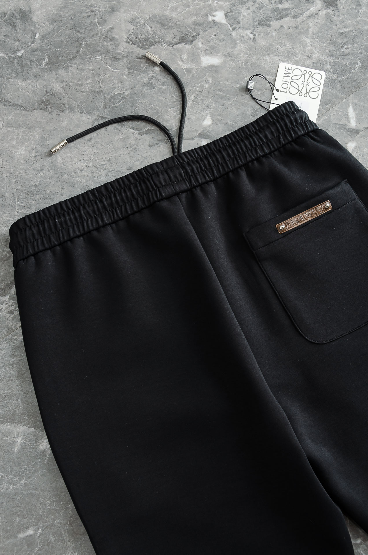 LOEW*E罗意*威26FW精梳棉混纺挺括有型自带筋骨感抗皱性极强四面弹力包容性好弹力松紧腰搭配抽绳设计