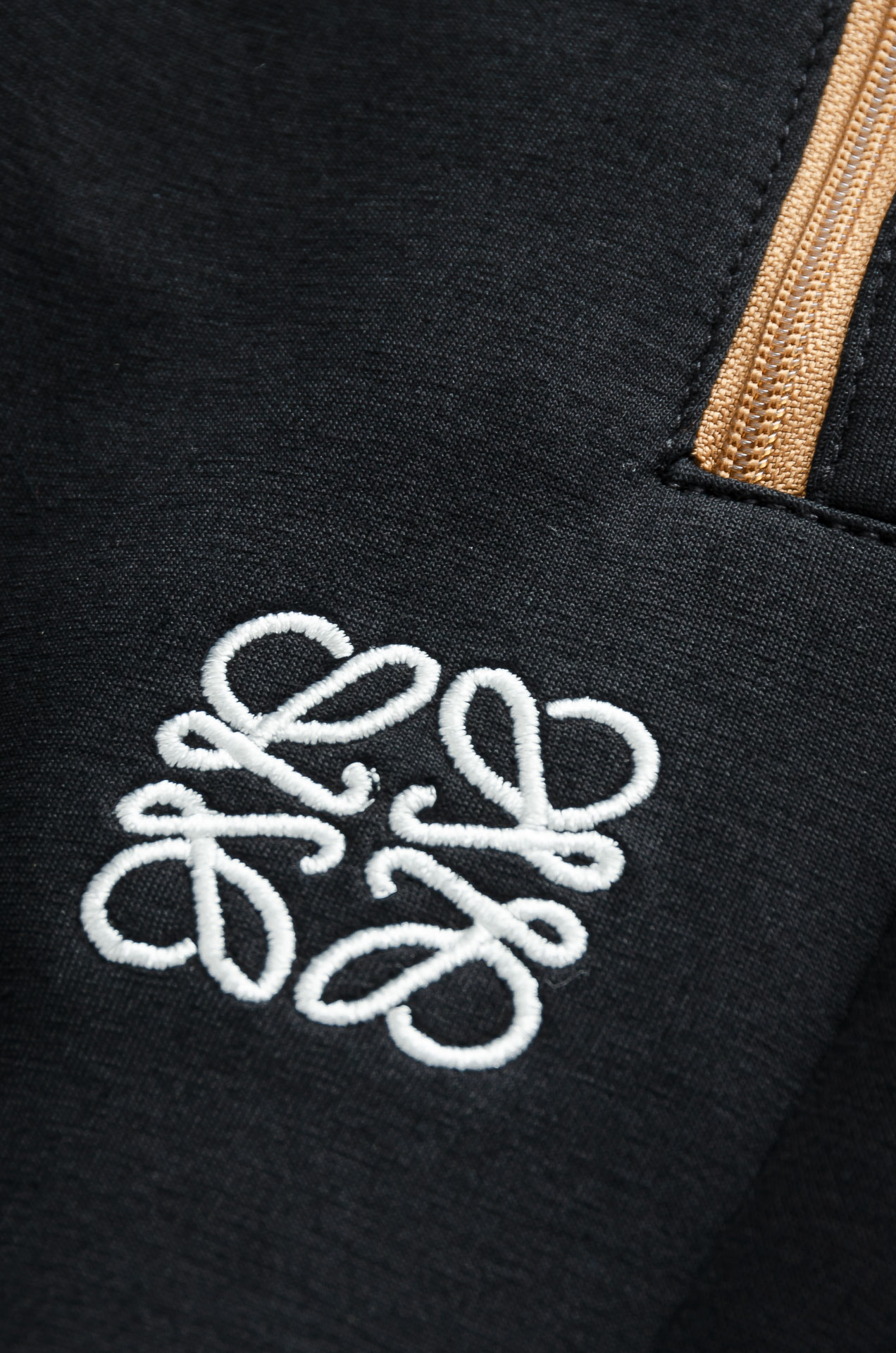 LOEW*E罗意*威26FW精梳棉混纺挺括有型自带筋骨感抗皱性极强四面弹力包容性好弹力松紧腰搭配抽绳设计