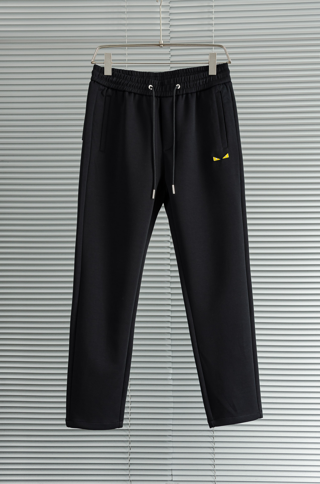 FEN*DI芬迪26FW精梳棉混纺挺括有型自带筋骨感抗皱性极强四面弹力包容性好弹力松紧腰搭配抽绳设计立体