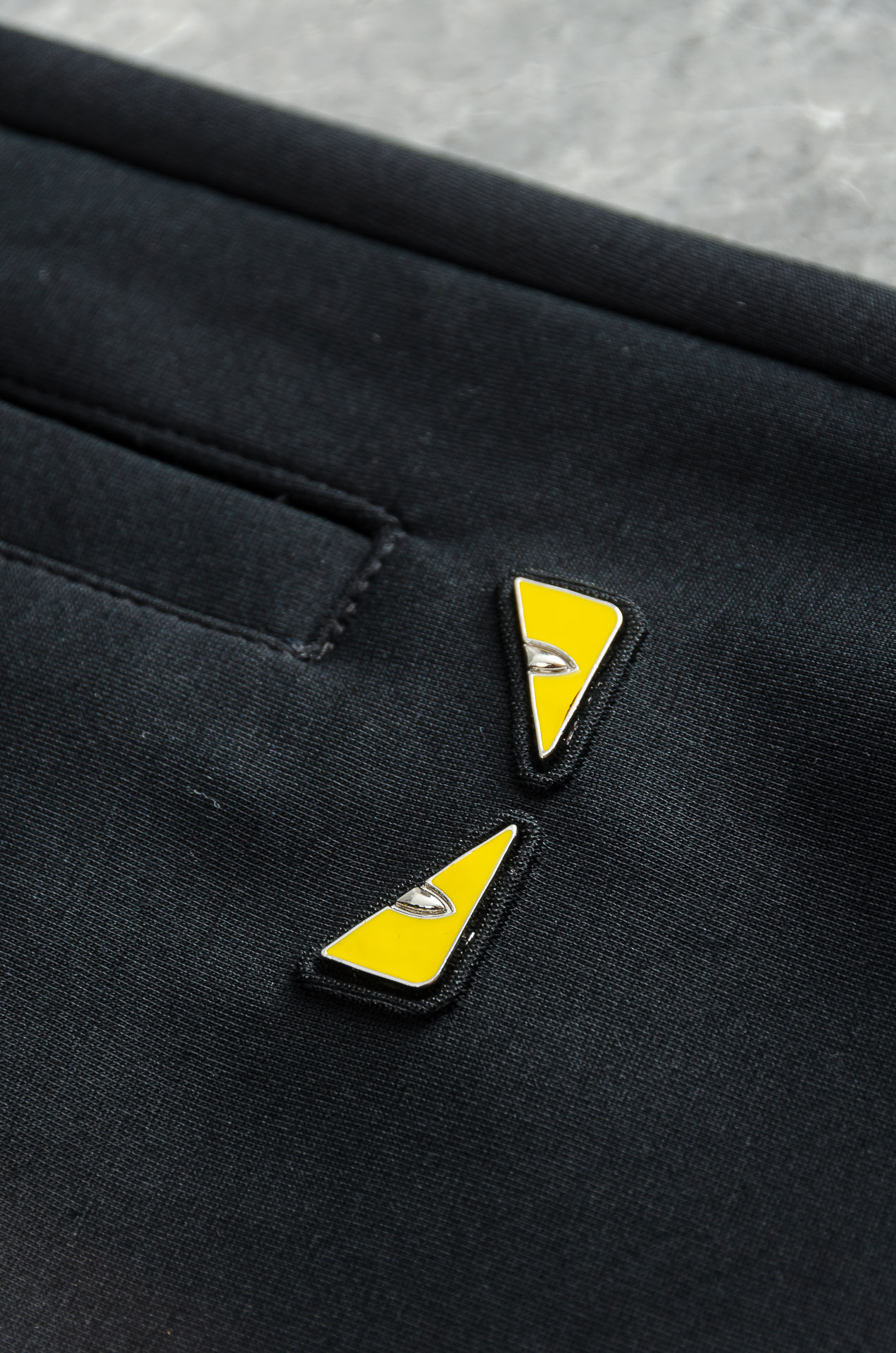 FEN*DI芬迪26FW精梳棉混纺挺括有型自带筋骨感抗皱性极强四面弹力包容性好弹力松紧腰搭配抽绳设计立体