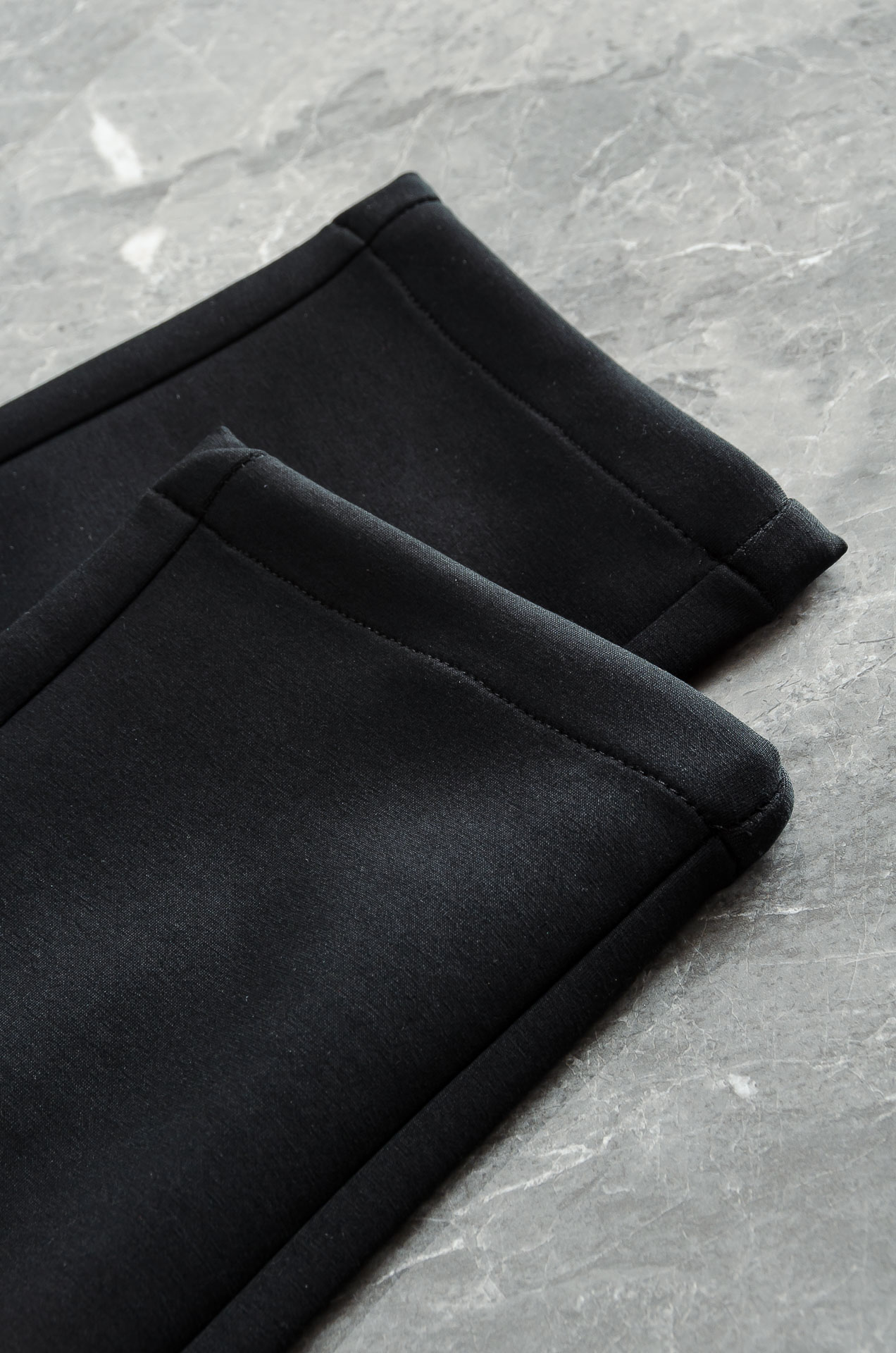 FEN*DI芬迪26FW精梳棉混纺挺括有型自带筋骨感抗皱性极强四面弹力包容性好弹力松紧腰搭配抽绳设计立体