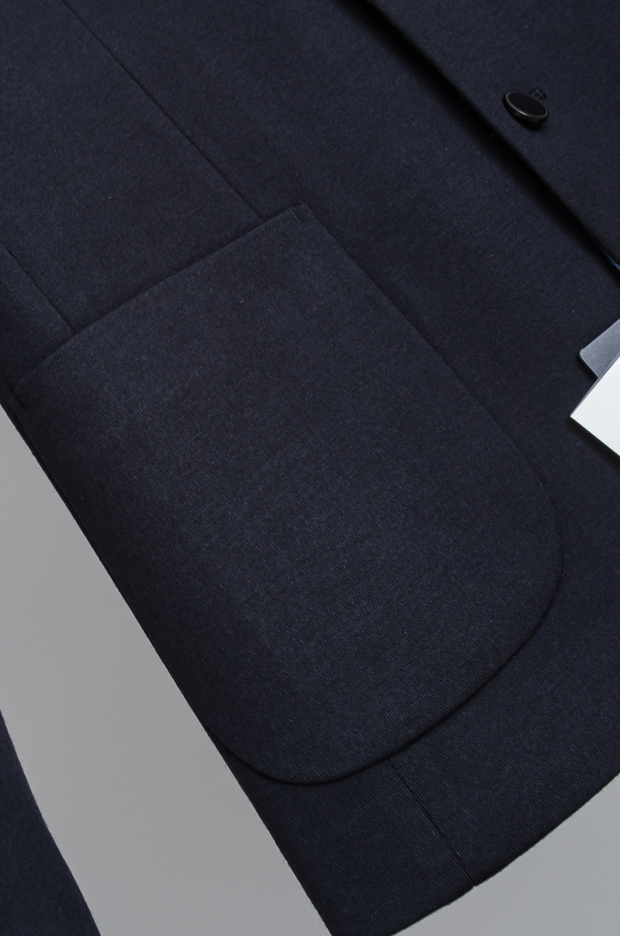 ☀️☀️PRADA普拉达2026ss羊毛混纺胸标点缀男士商务休闲西服#舒适有弹力，区别于普通的西装面料，