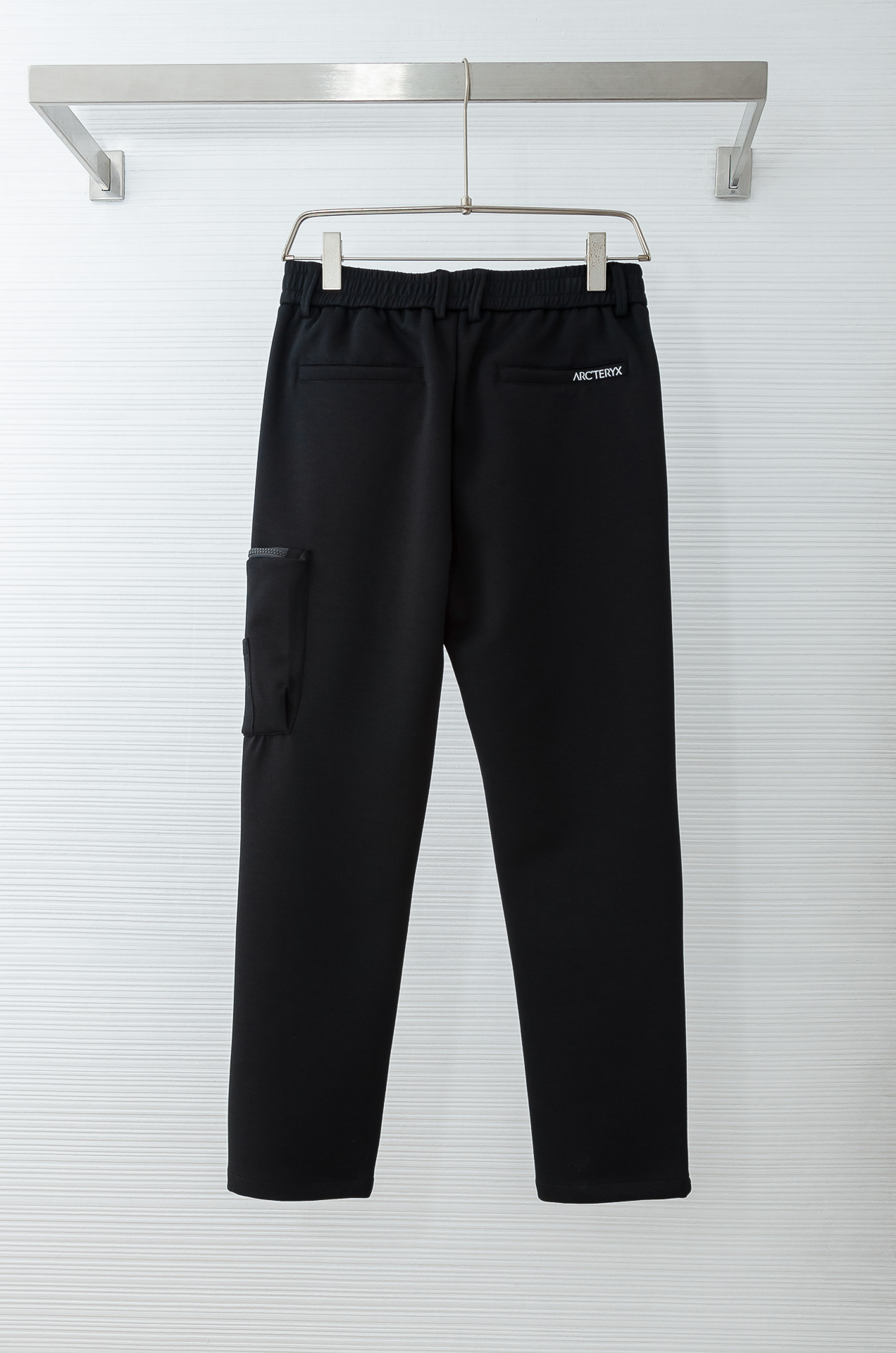 始祖鸟26FW精梳棉混纺挺括有型自带筋骨感抗皱性极强四面弹力包容性好弹力松紧腰搭配抽绳设计立体裁剪上身显