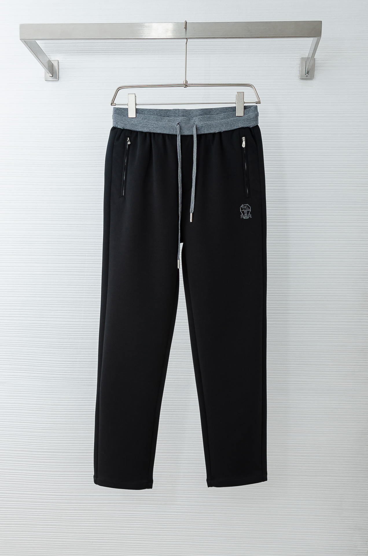 BC 26FW精梳棉混纺挺括有型自带筋骨感抗皱性极强四面弹力包容性好弹力松紧腰搭配抽绳设计立体裁剪上身显