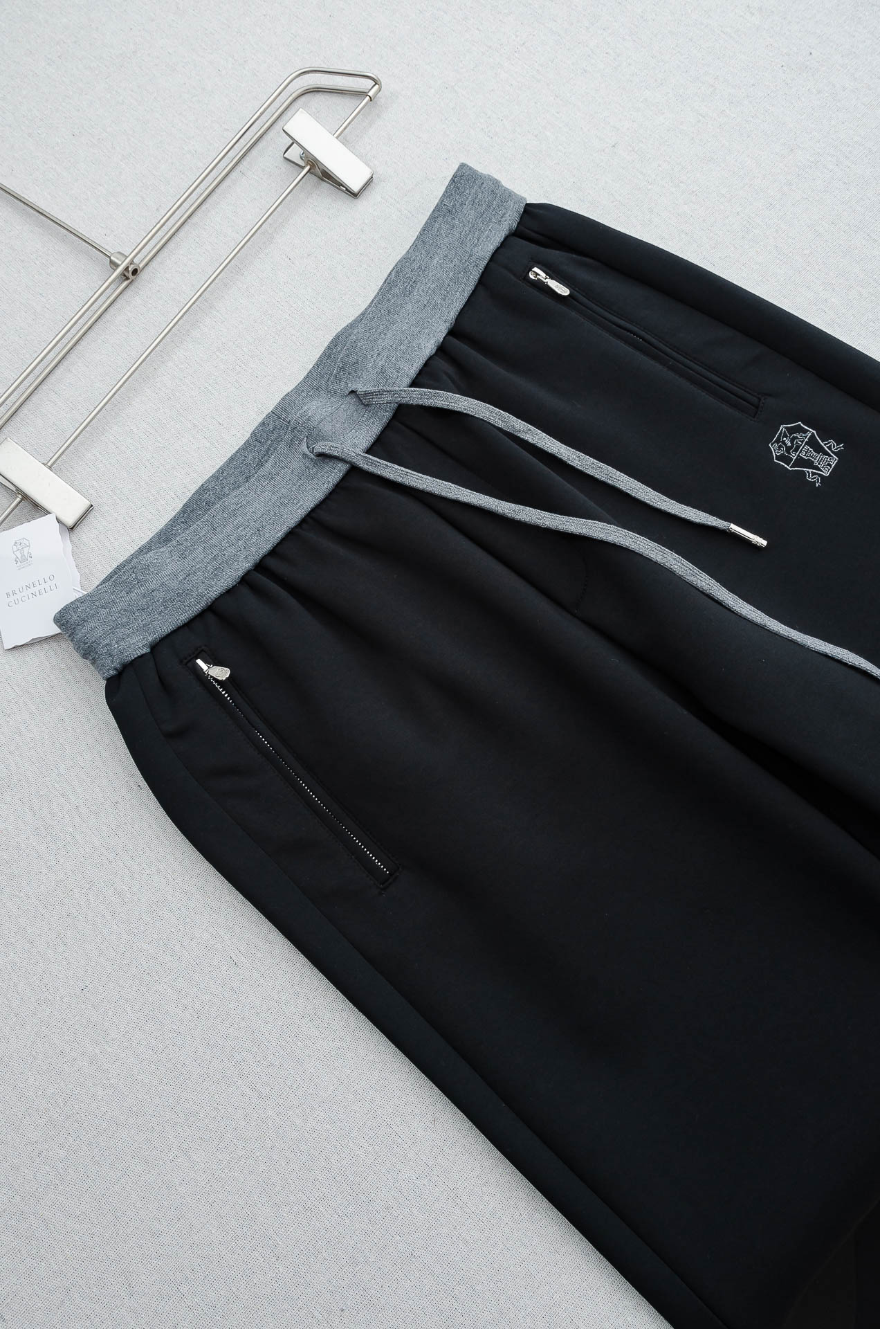 BC 26FW精梳棉混纺挺括有型自带筋骨感抗皱性极强四面弹力包容性好弹力松紧腰搭配抽绳设计立体裁剪上身显