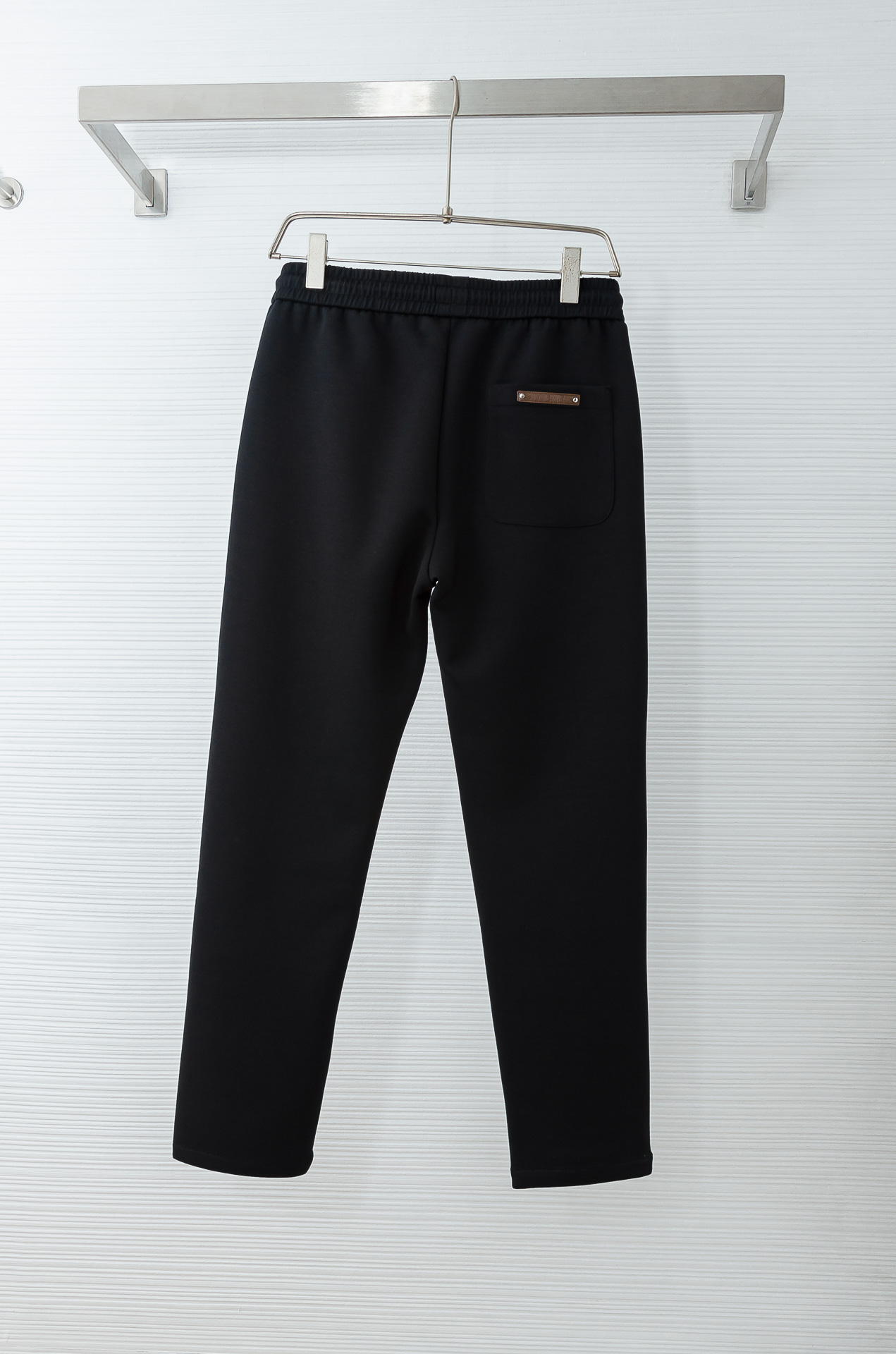 LOE*WE罗意*威26FW精梳棉混纺挺括有型自带筋骨感抗皱性极强四面弹力包容性好弹力松紧腰搭配抽绳设计