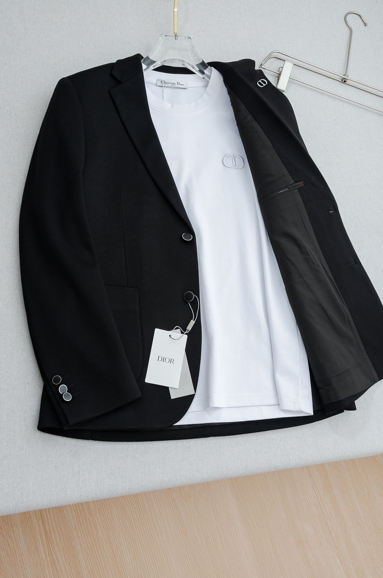 Dior迪奥2026FW羊毛混纺胸标点缀男士商务休闲西服#舒适有弹力，区别于普通的西装面料，这个是含羊毛