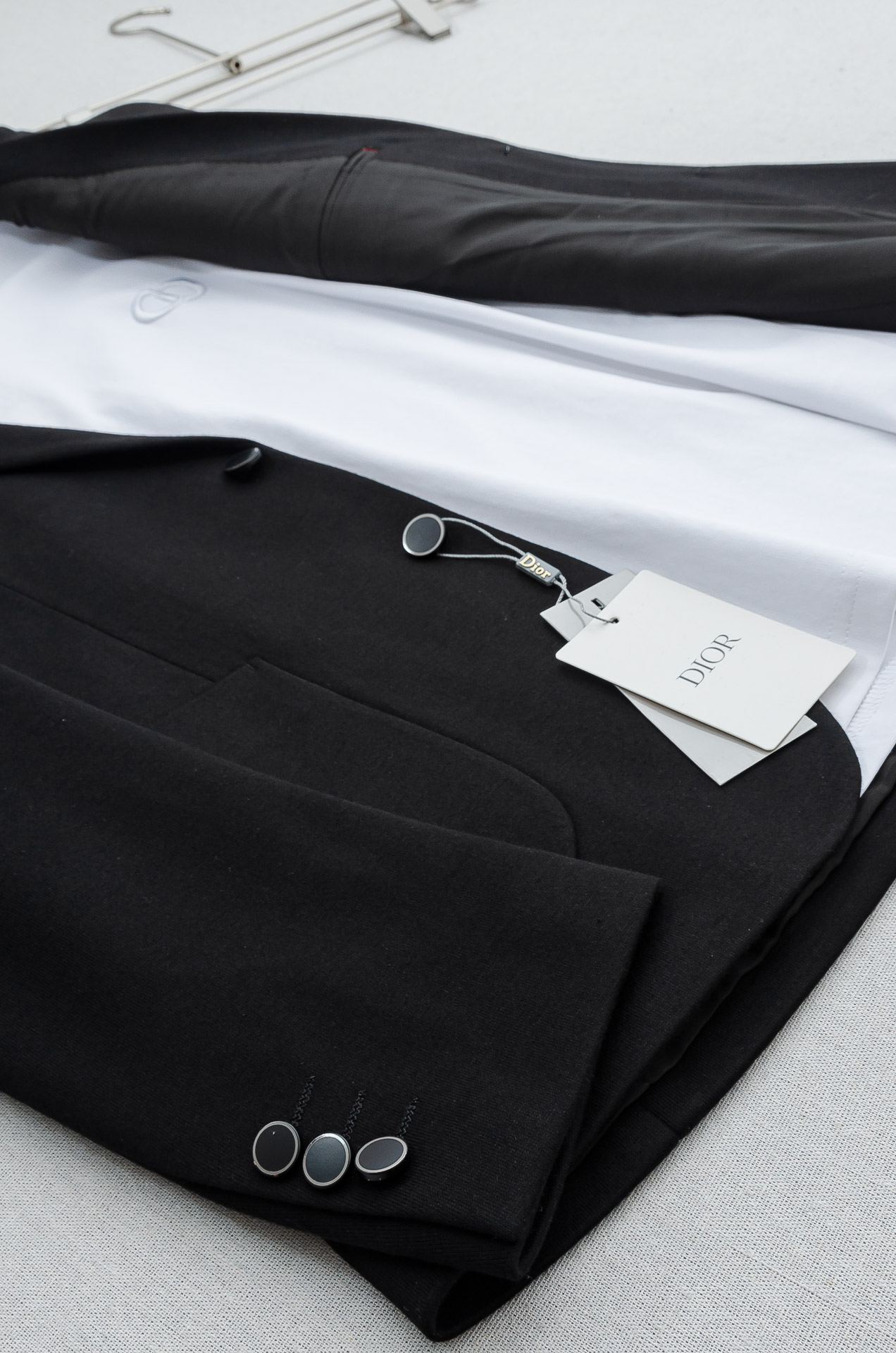 Dior迪奥2026FW羊毛混纺胸标点缀男士商务休闲西服#舒适有弹力，区别于普通的西装面料，这个是含羊毛