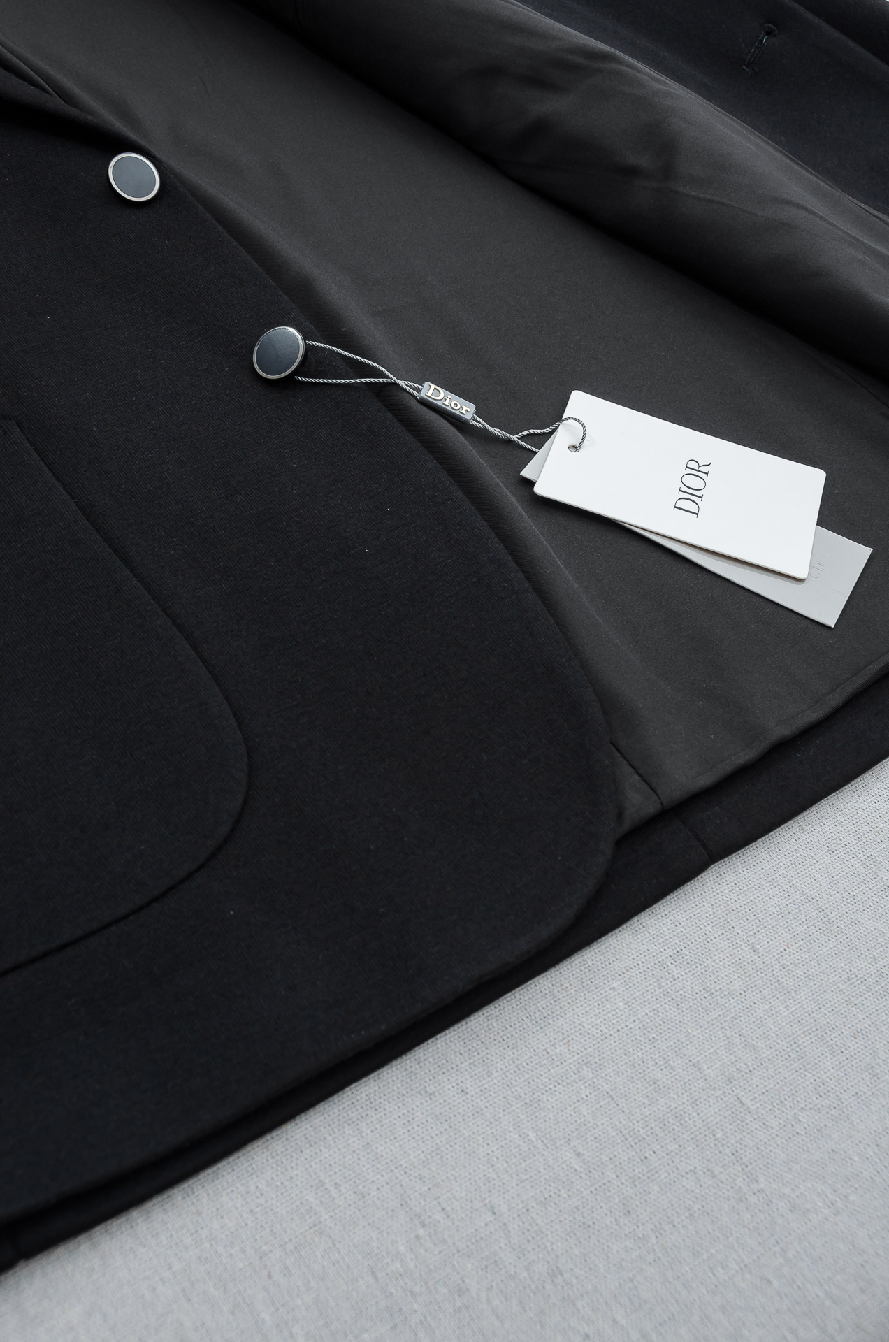 Dior迪奥2026FW羊毛混纺胸标点缀男士商务休闲西服#舒适有弹力，区别于普通的西装面料，这个是含羊毛