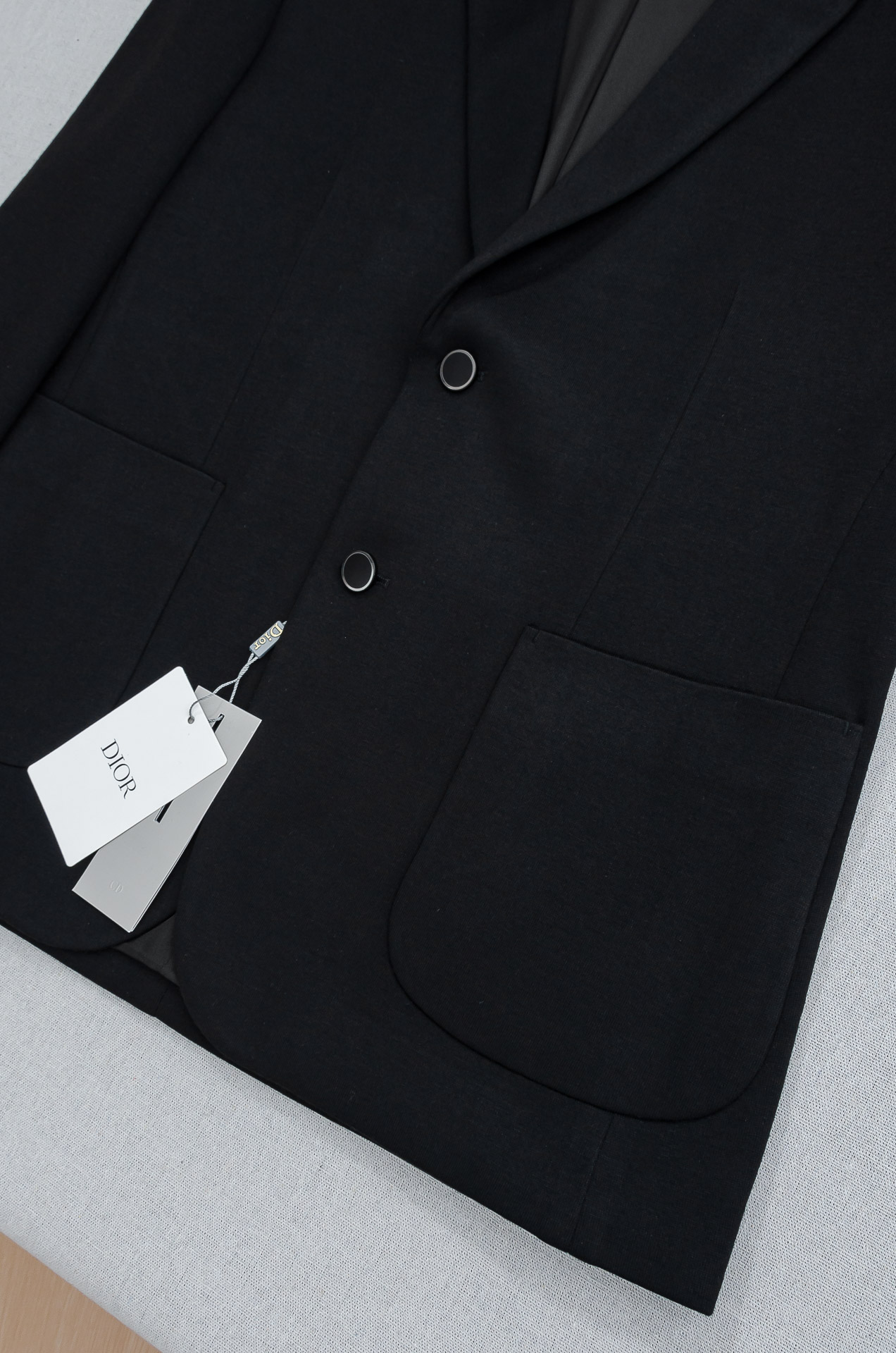 Dior迪奥2026FW羊毛混纺胸标点缀男士商务休闲西服#舒适有弹力，区别于普通的西装面料，这个是含羊毛