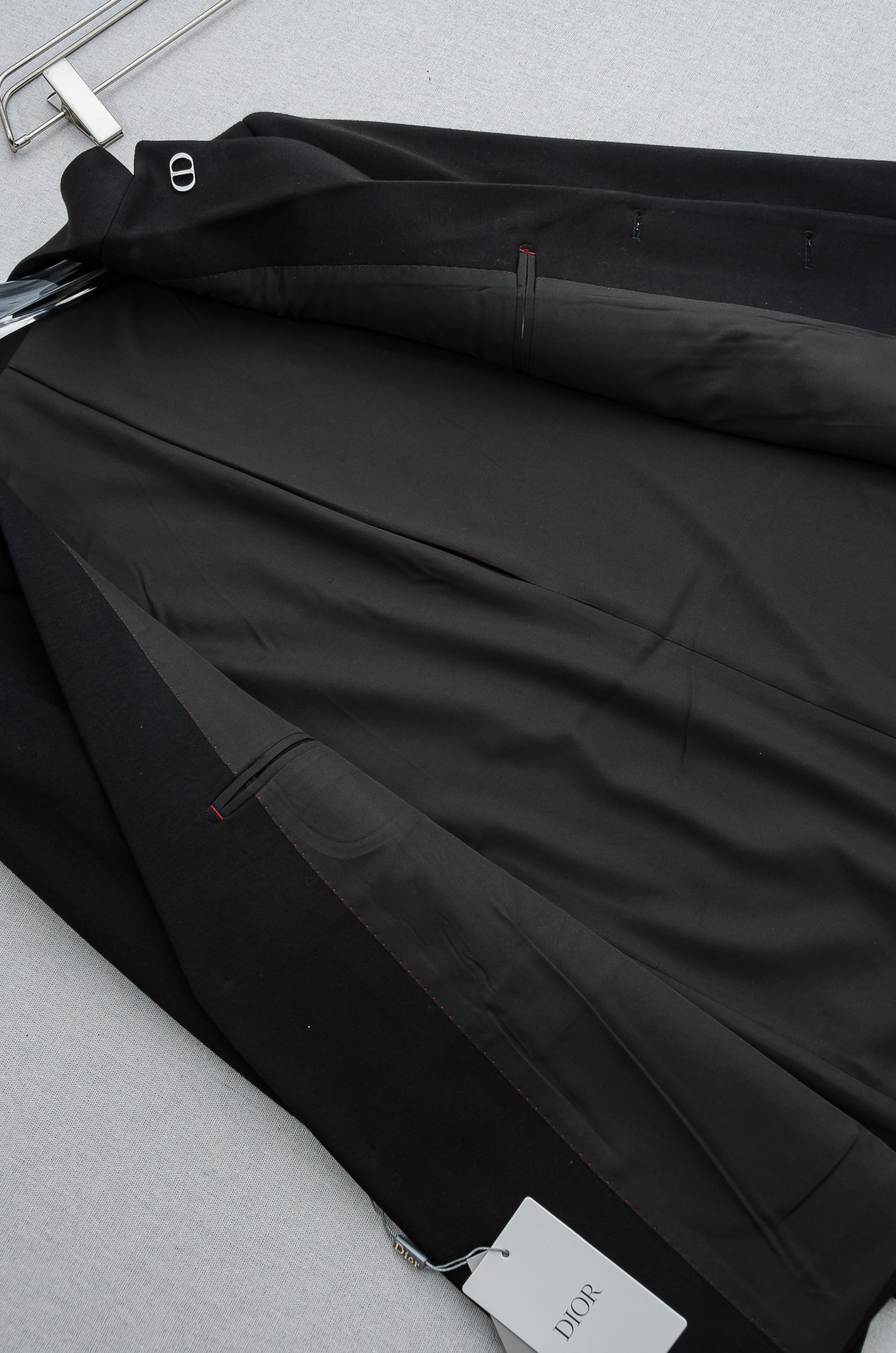 Dior迪奥2026FW羊毛混纺胸标点缀男士商务休闲西服#舒适有弹力，区别于普通的西装面料，这个是含羊毛